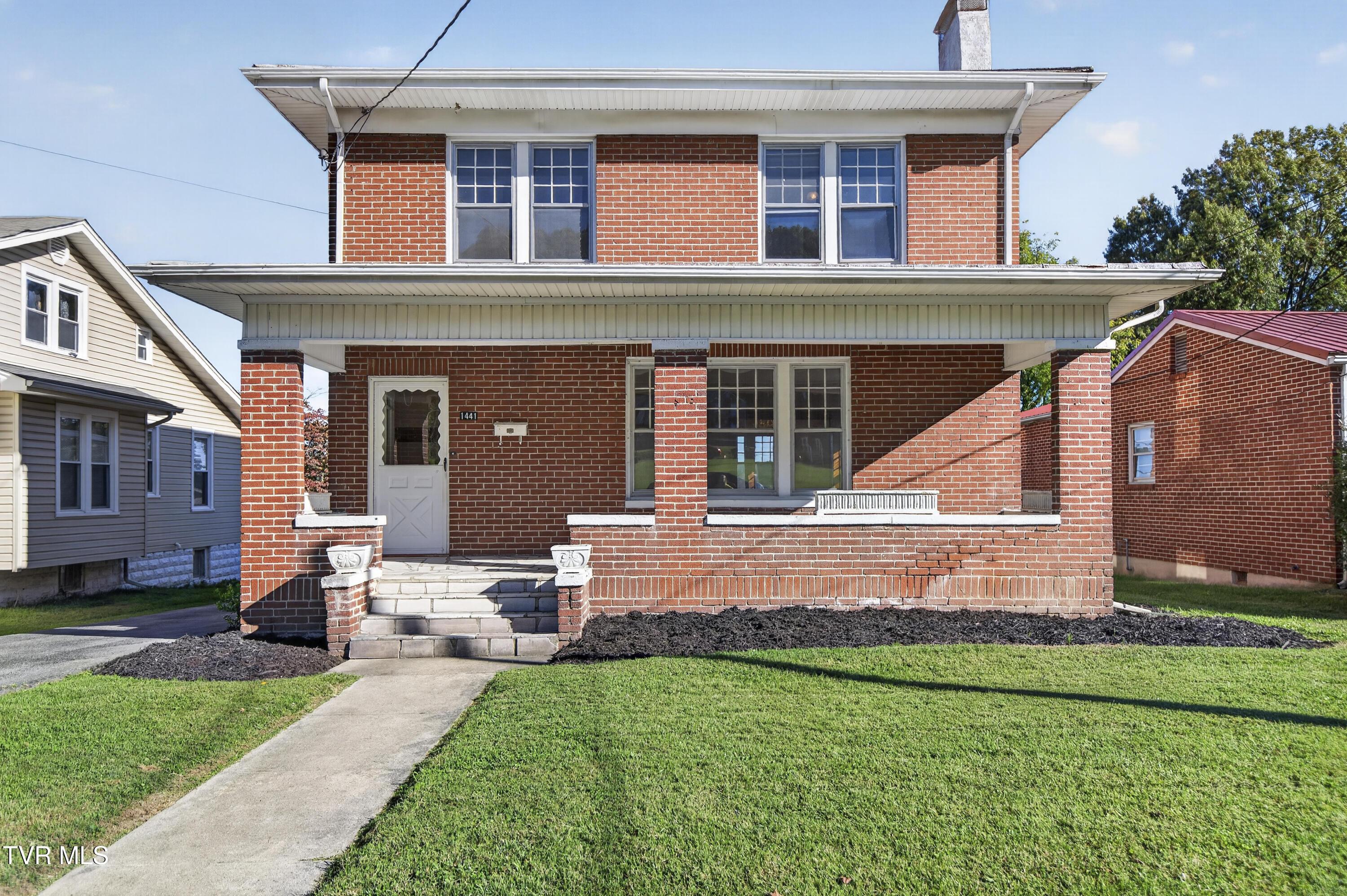 Photo of 4 bed, 2 bath, 1,946 sq ft single family residence at 1441 Windsor Avenue