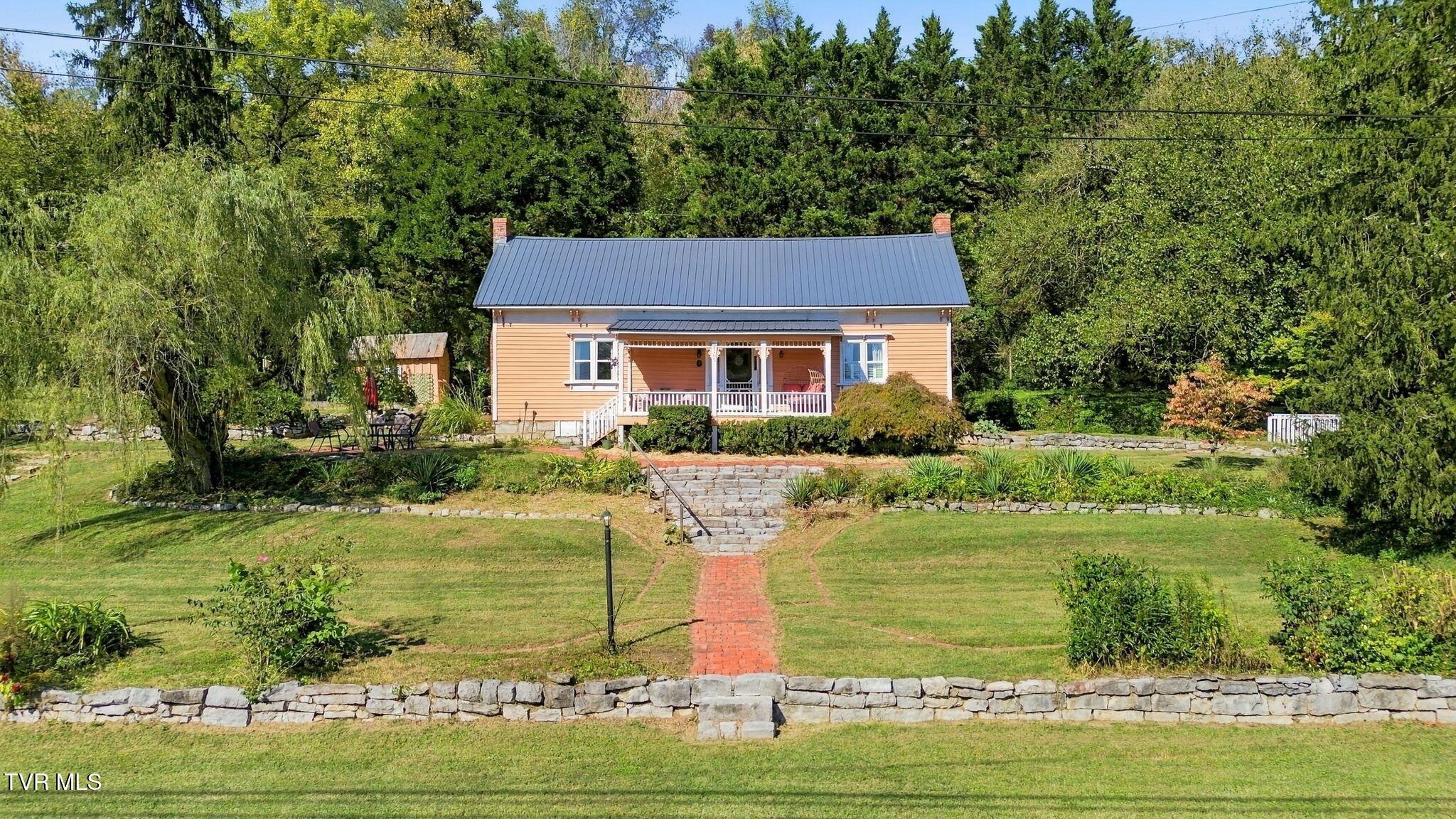 Photo of 2 bed, 1 bath, 1,158 sq ft single family residence at 2305 Netherland Inn Road