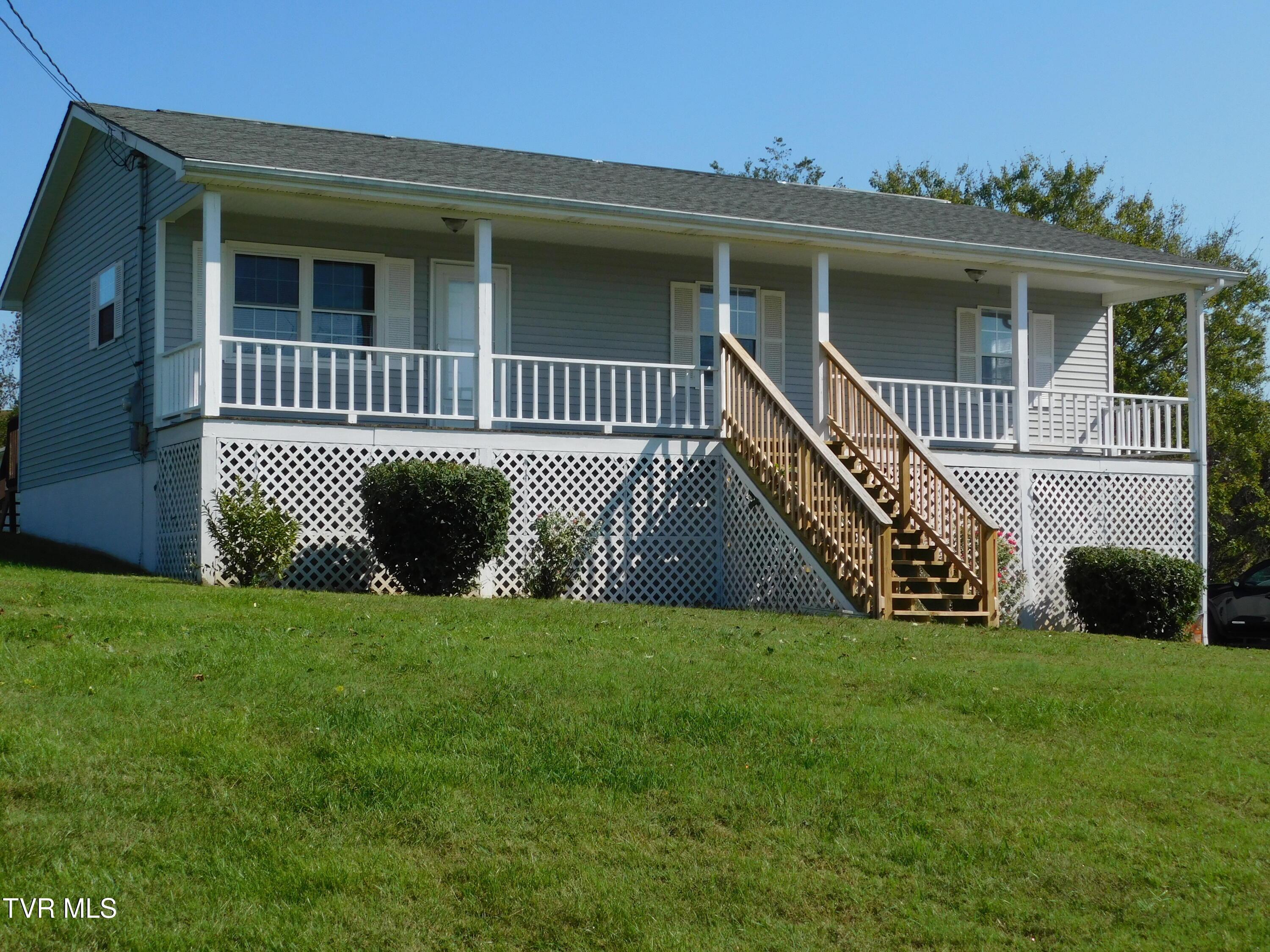 Photo of 3 bed, 2 bath, 1,144 sq ft single family residence at 3053 Buckingham Road