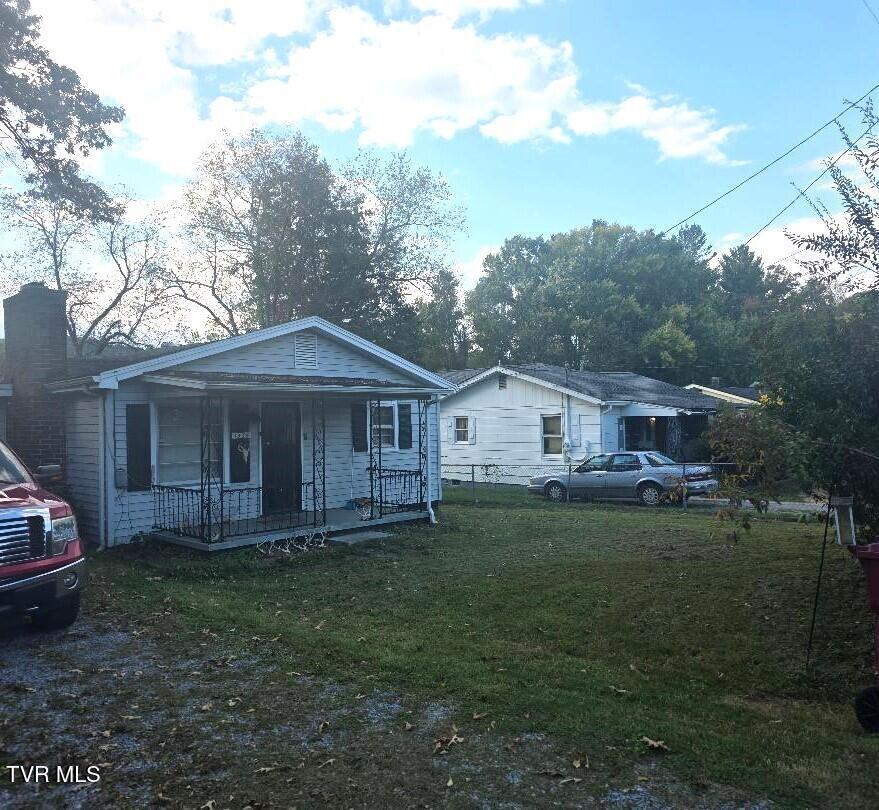 Photo of 3 bed, 1 bath, 1,200 sq ft single family residence at 1435 Piedmont Road