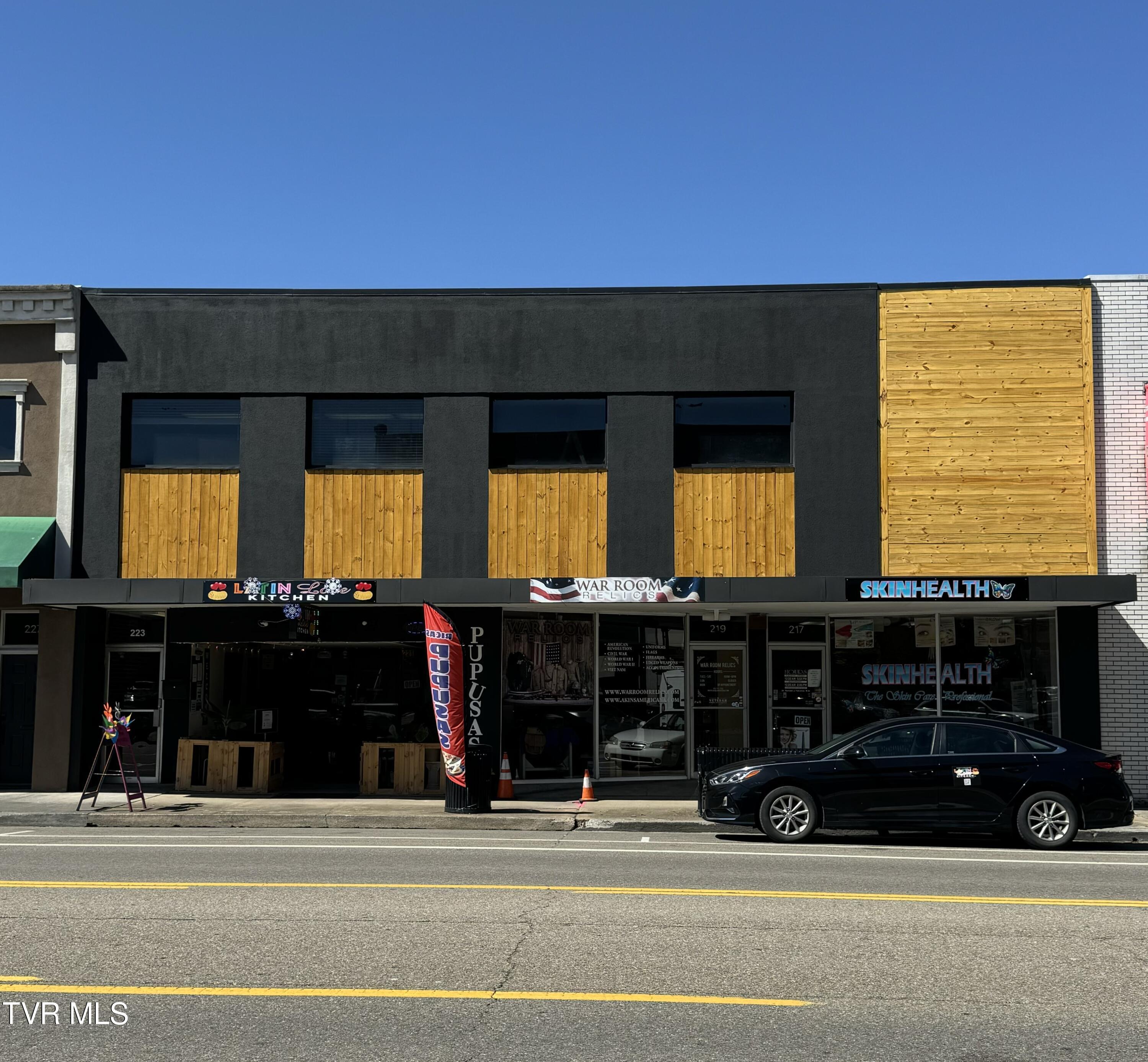 Photo of 5,000 sq ft commercial lease at 223 East Center Street