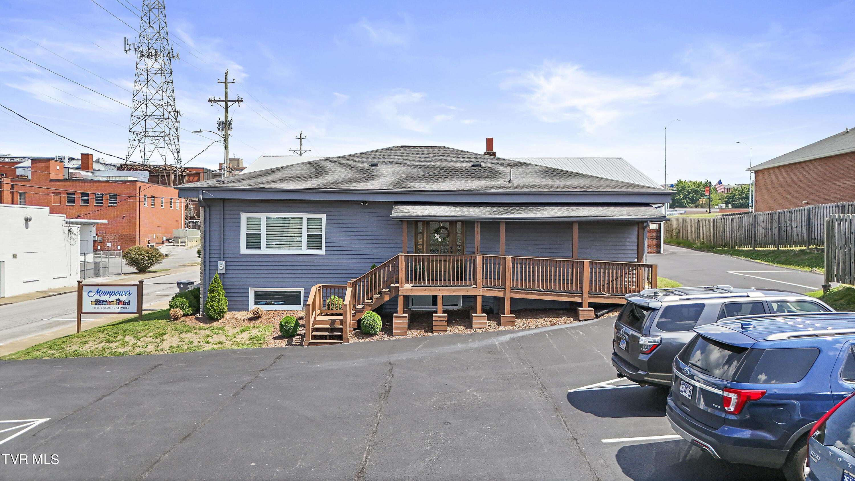 Photo of 1 bath, 1,520 sq ft, 0.12 ac residential lease at 630 Broad Street #2