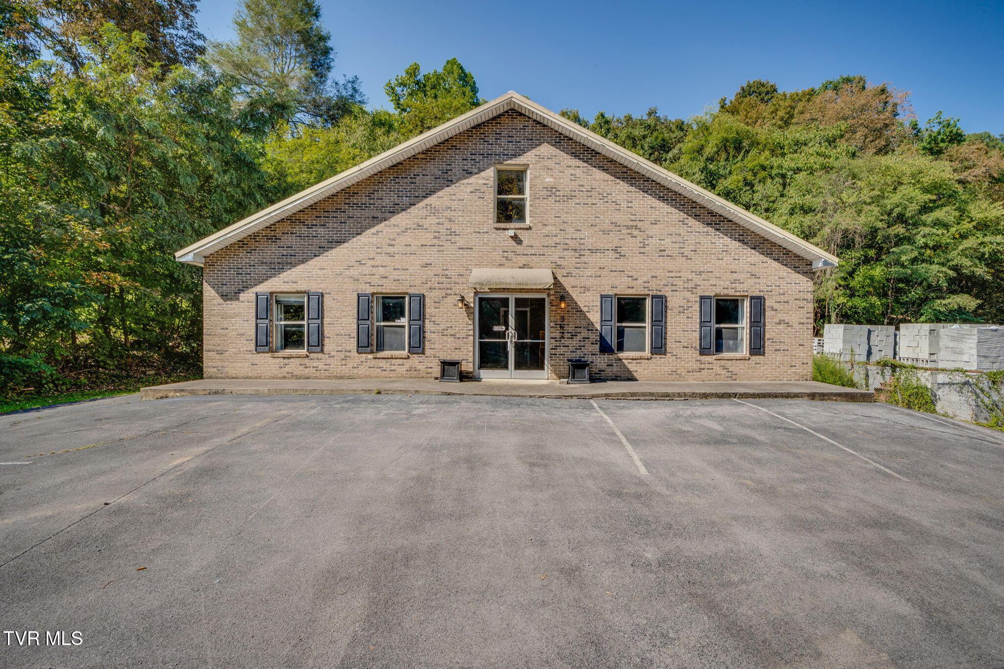 Photo of 4,080 sq ft, 0.42 ac commercial sale at 362 Colonial Road