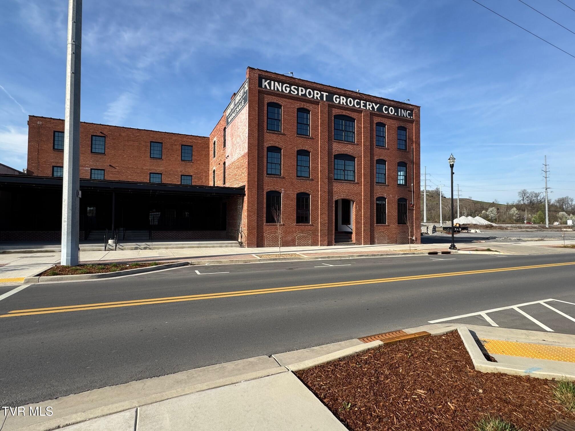 Photo of 2 bed, 2 bath, 1,292 sq ft residential lease at 453 East Main Street #400