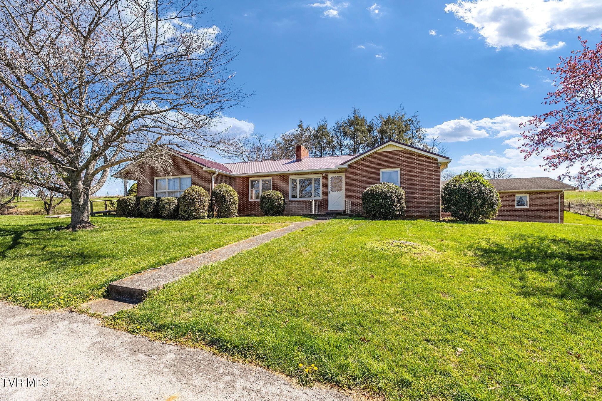 Photo of 3 bed, 3 bath, 2,580 sq ft single family residence at 431 Bowmantown Road