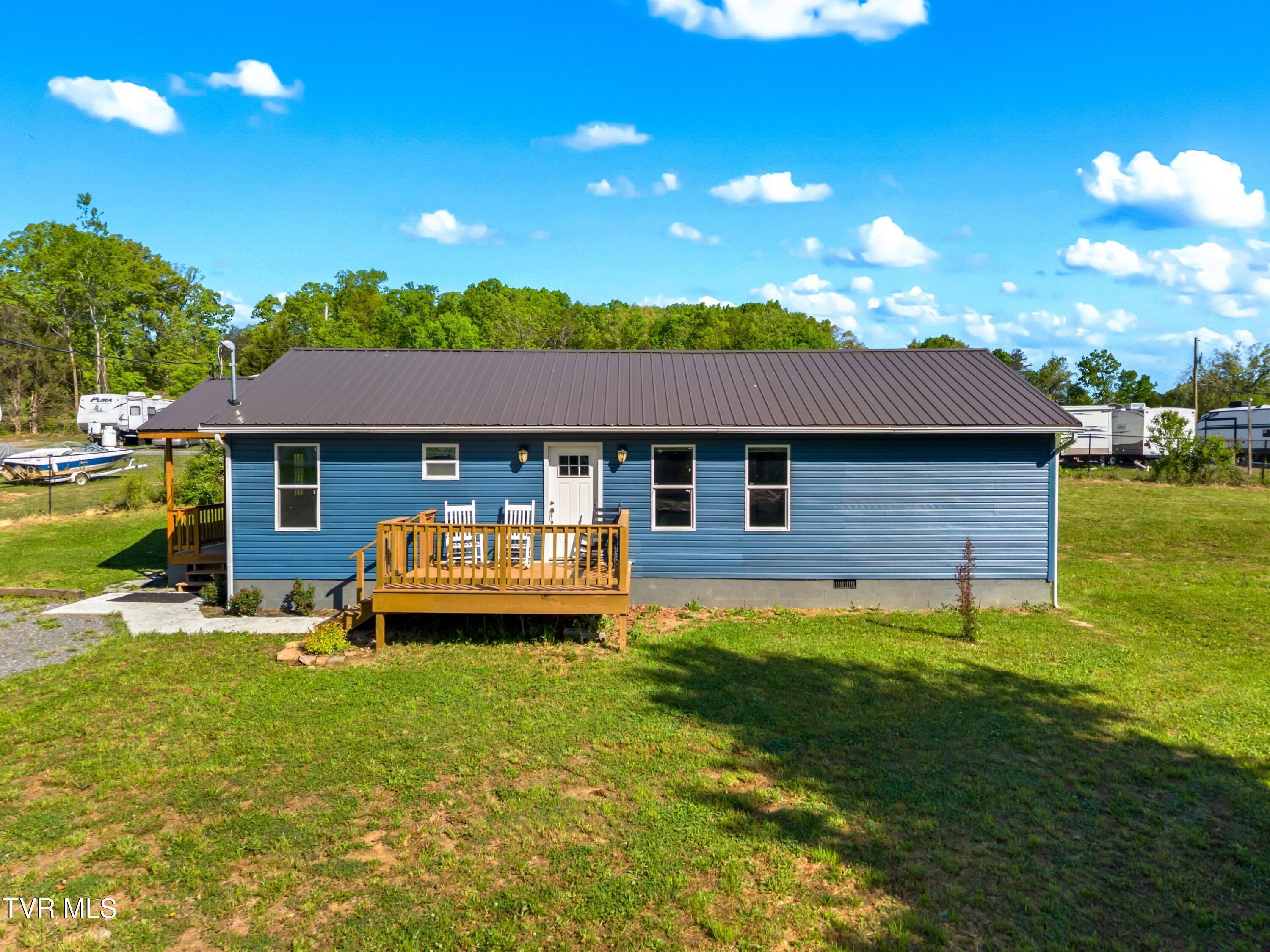 Photo of 3 bed, 2 bath, 1,152 sq ft single family residence at 665 Rocky Summit Road
