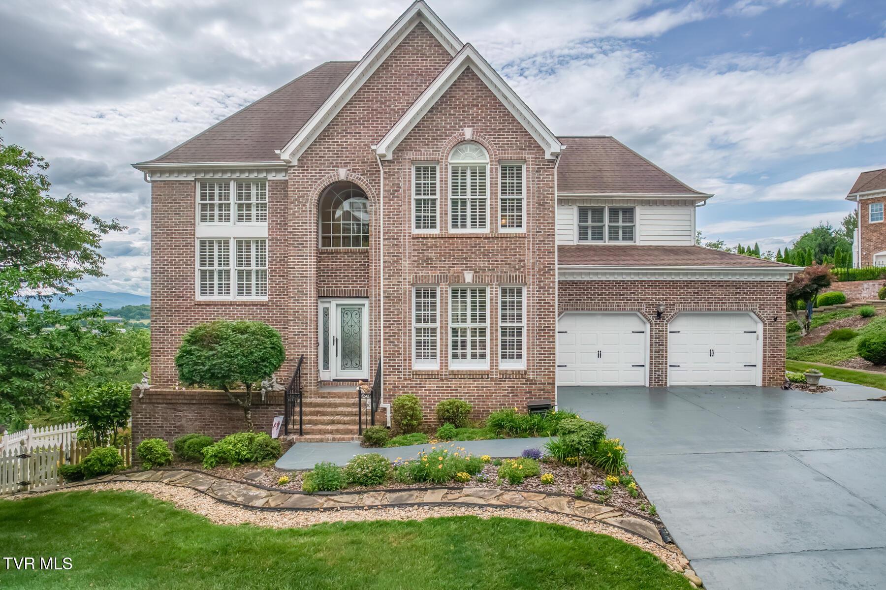 Photo of 5 bed, 5 bath, 4,289 sq ft single family residence at 3401 Stoneridge Drive
