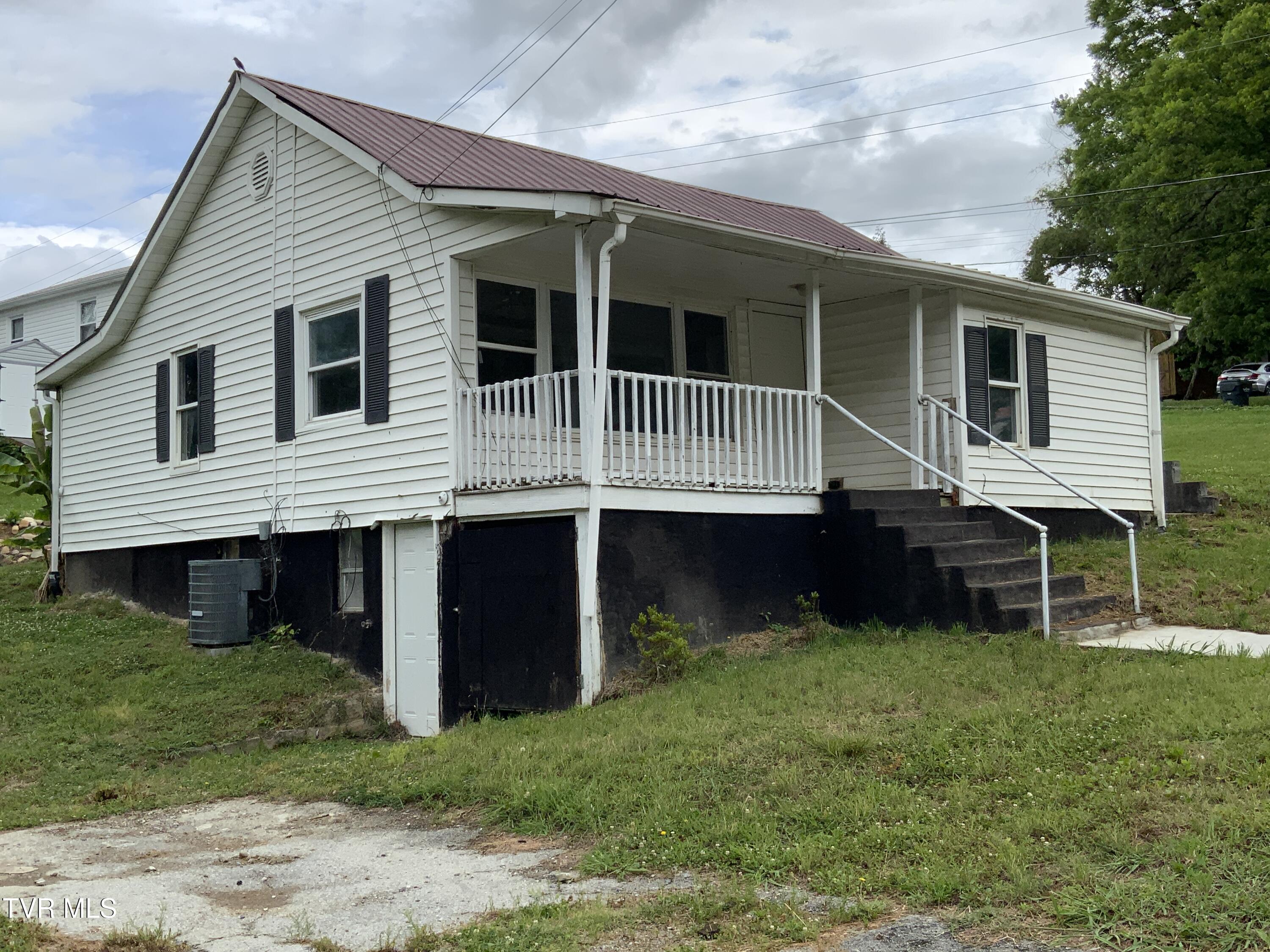 Photo of 2 bed, 1 bath, 948 sq ft single family residence at 211 Locust Street #211