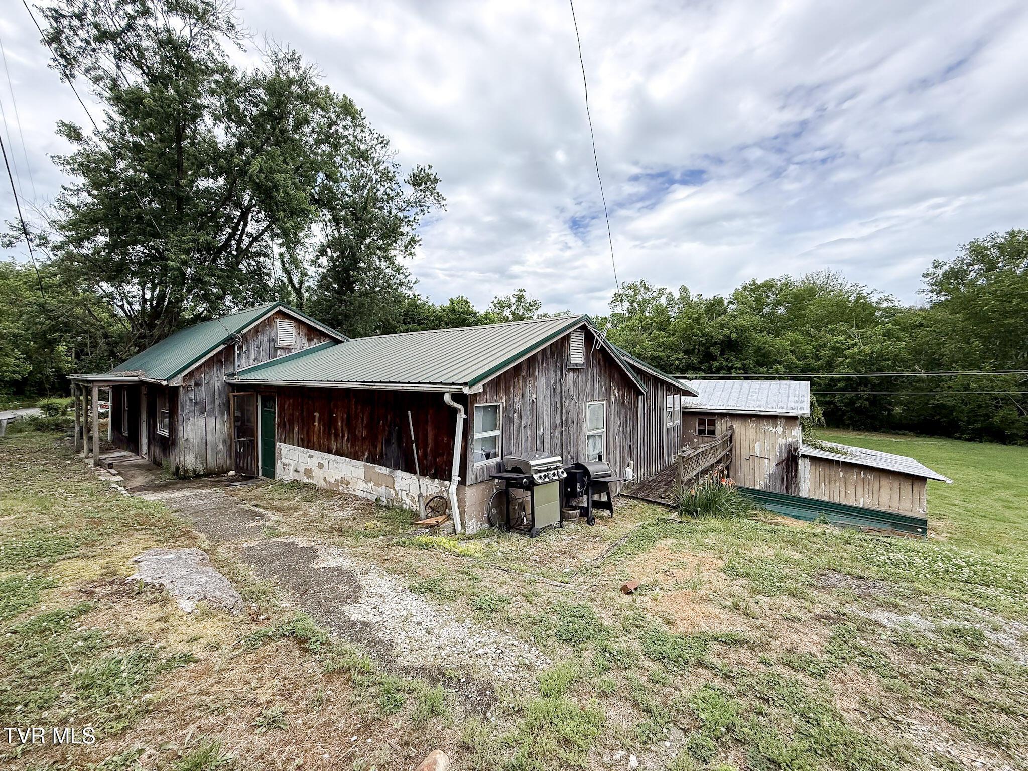 Photo of 4 bed, 2 bath, 1,518 sq ft single family residence at 465 Big Limestone Road