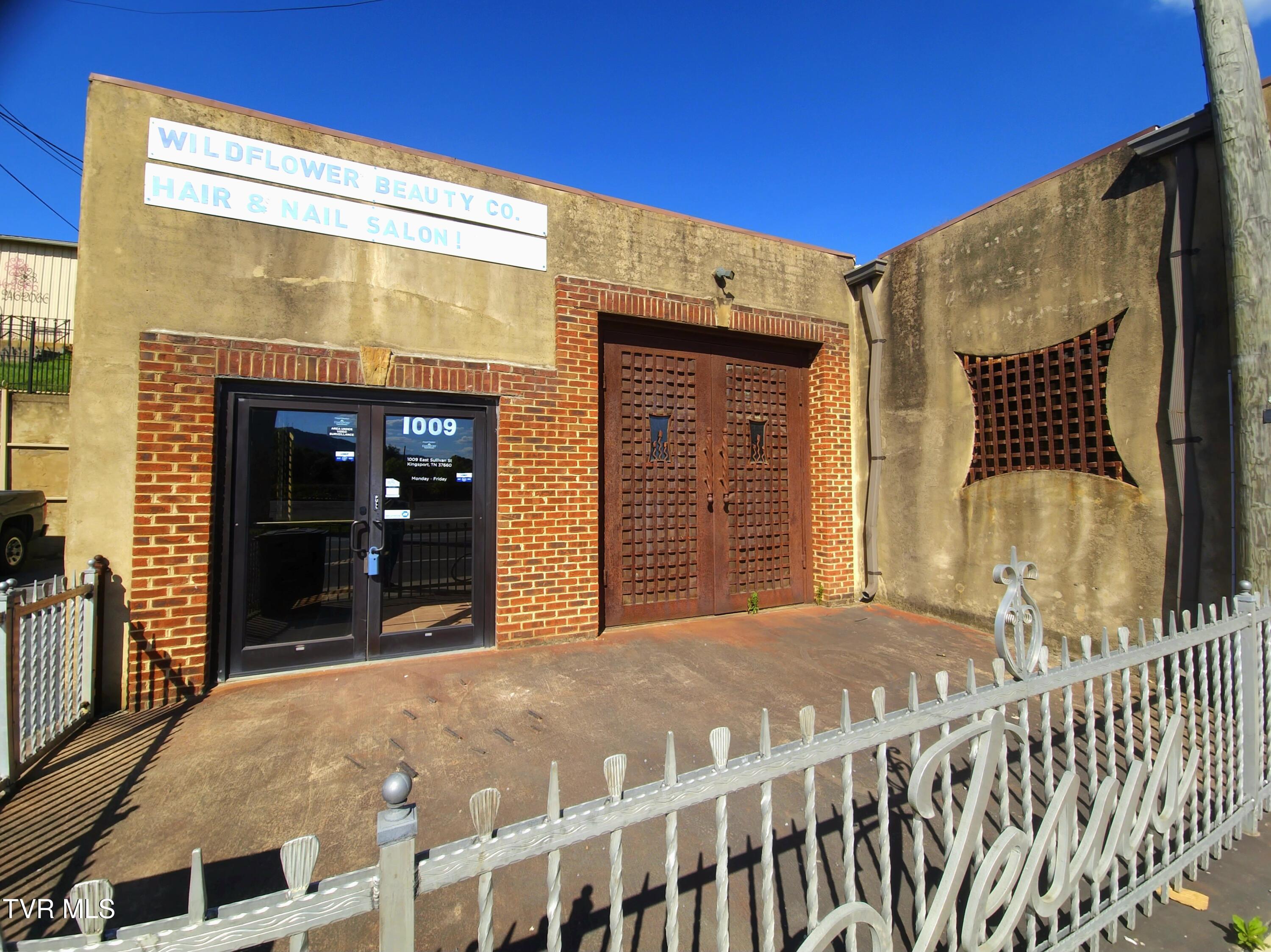 Photo of 2,075 sq ft commercial lease at 1009 East Sullivan Street