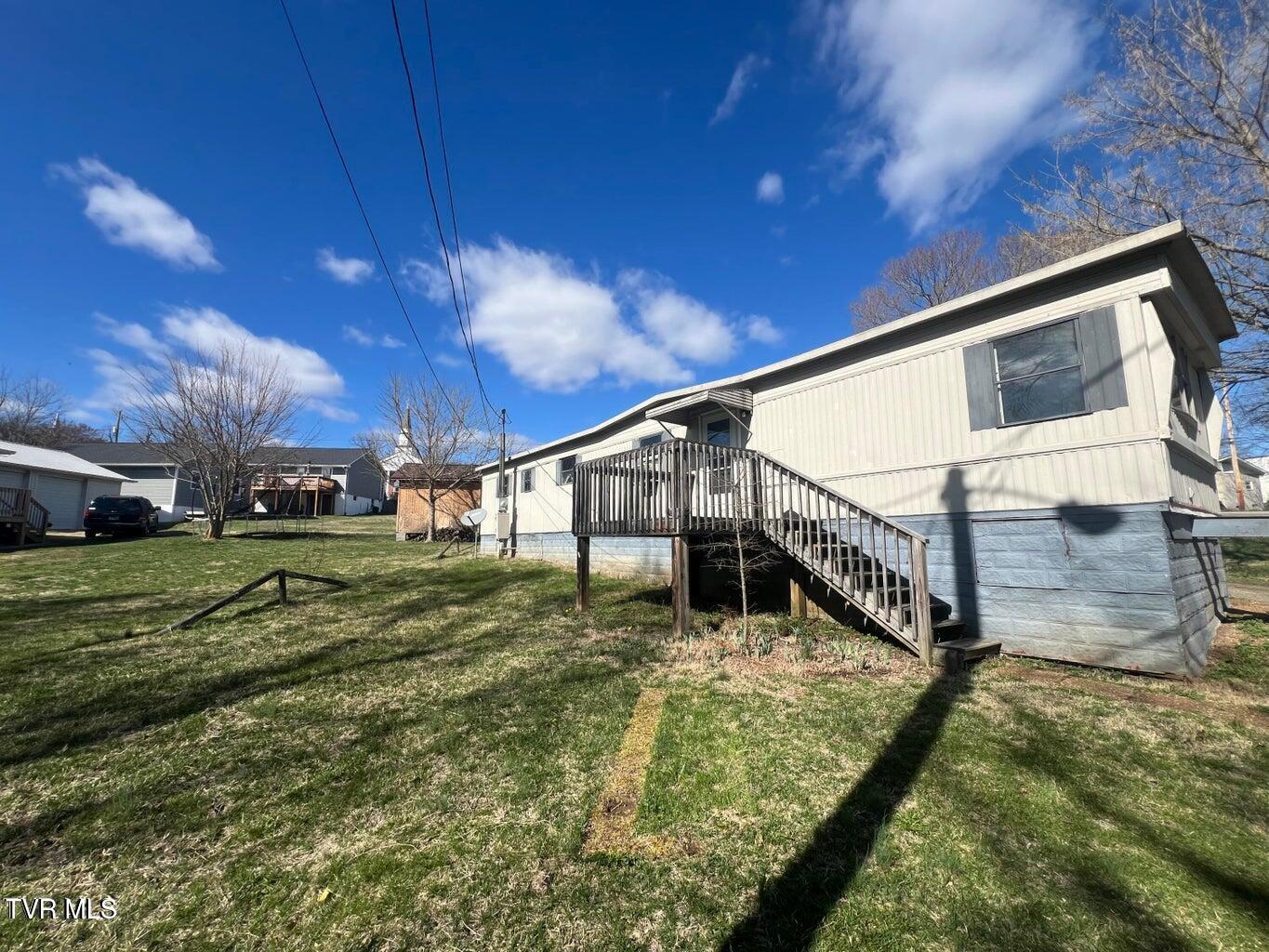 Photo of 2 bed, 1 bath, 672 sq ft single family residence at 2004 Charlotte Street