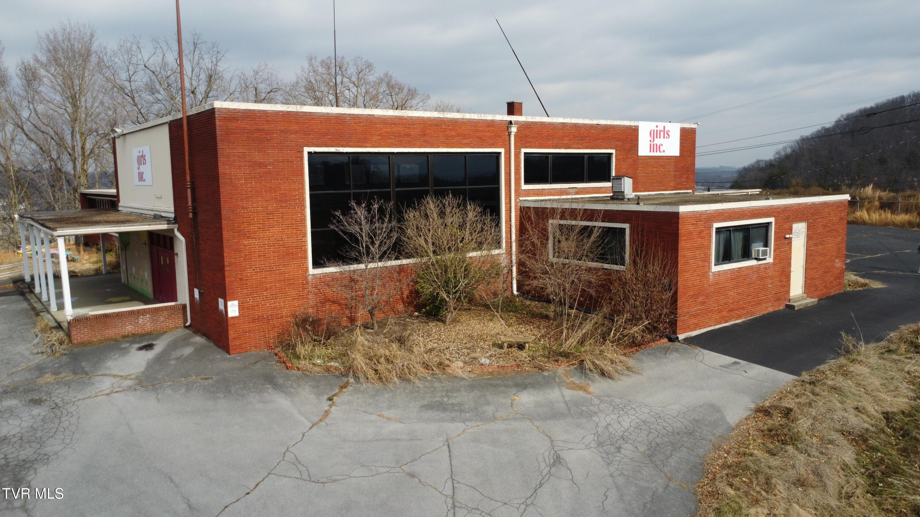 Photo of 13,500 sq ft, 5.13 ac commercial lease at 227 Library Lane