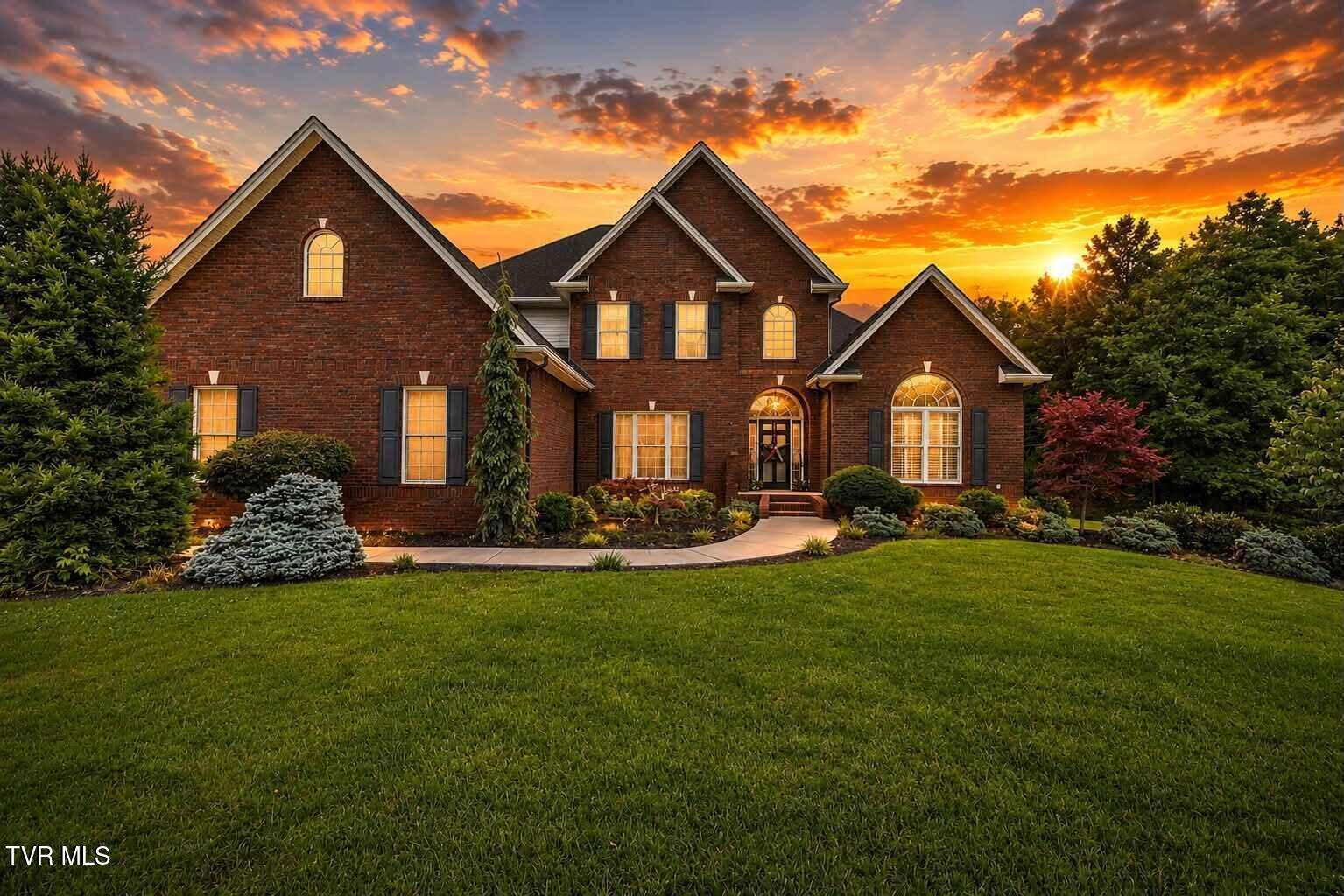 Photo of 5 bed, 4 bath, 4,557 sq ft single family residence at 2007 Woodfern Place