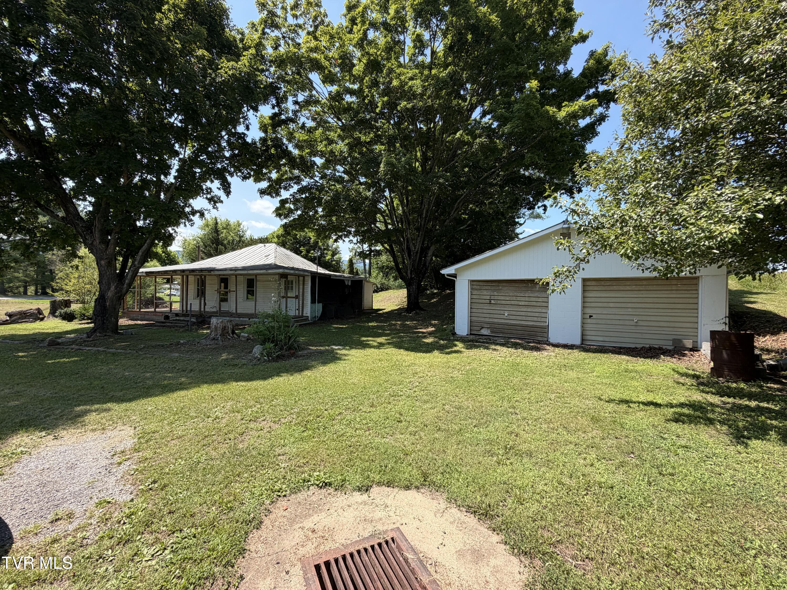 Photo of 2 bed, 1 bath, 885 sq ft single family residence at 110 Fishpond Road