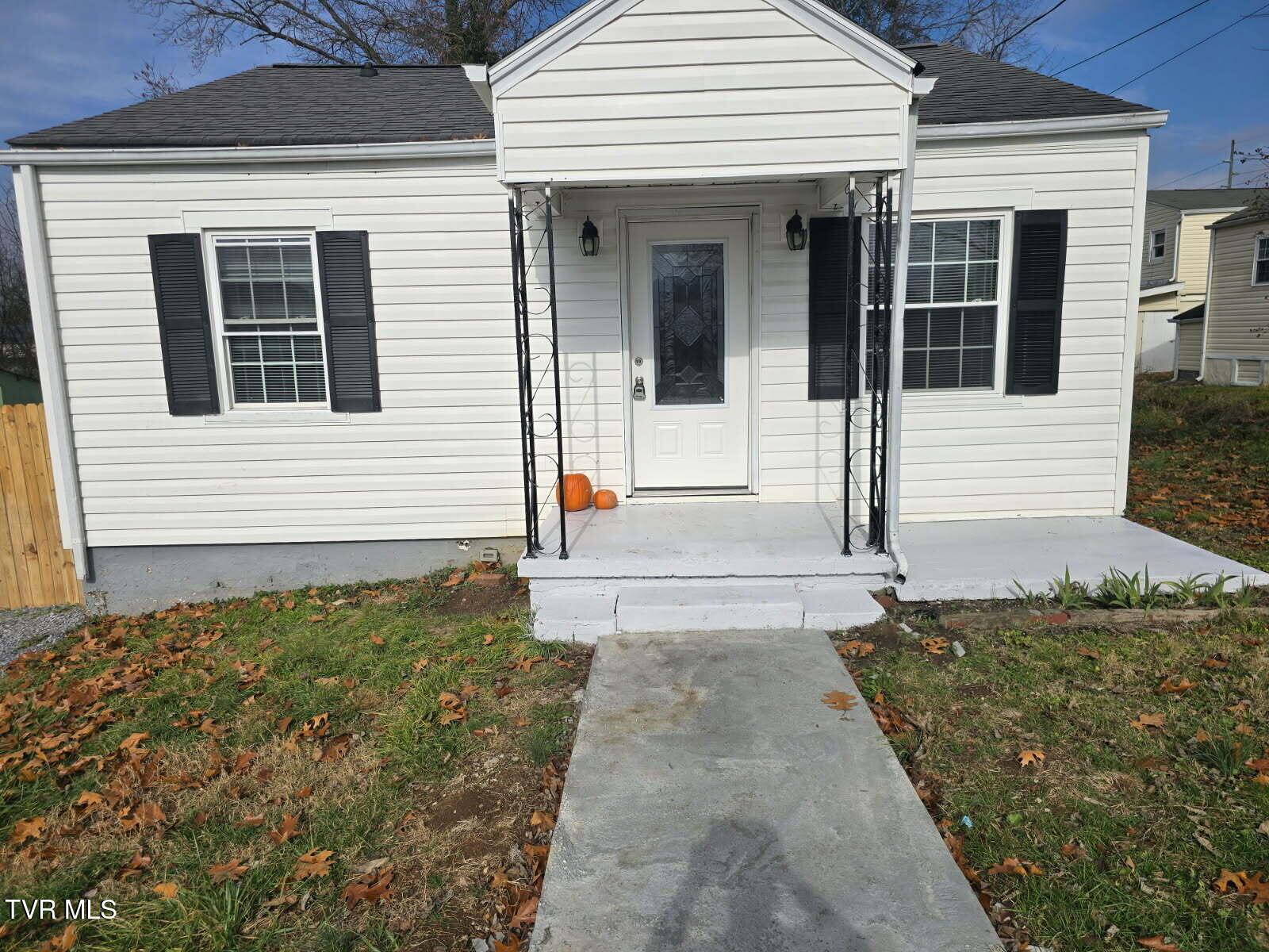 Photo of 2 bed, 1 bath, 728 sq ft residential lease at 11 Birch Street