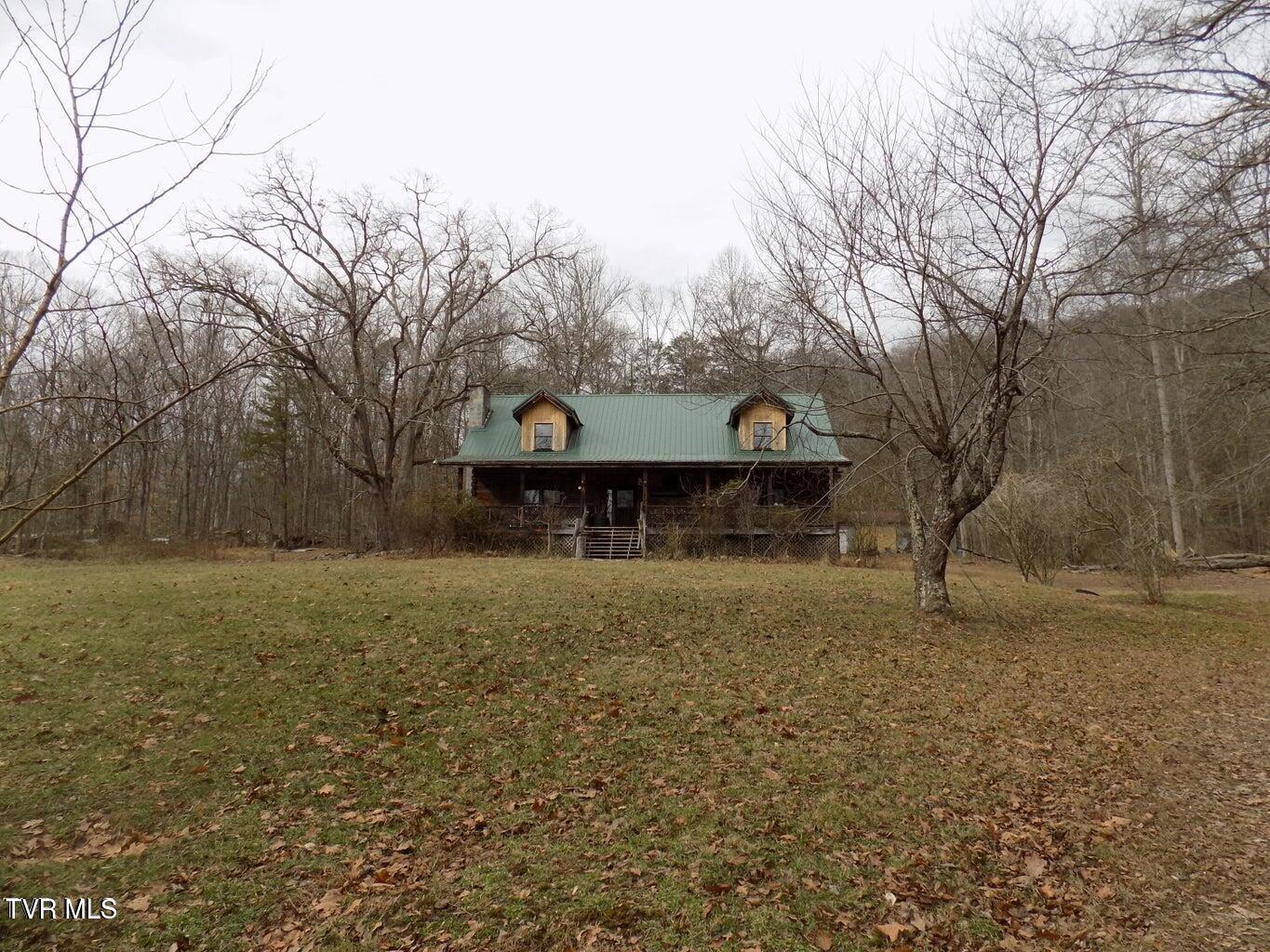 Photo of 4 bed, 2 bath, 1,500 sq ft single family residence at 185 Lovin Road