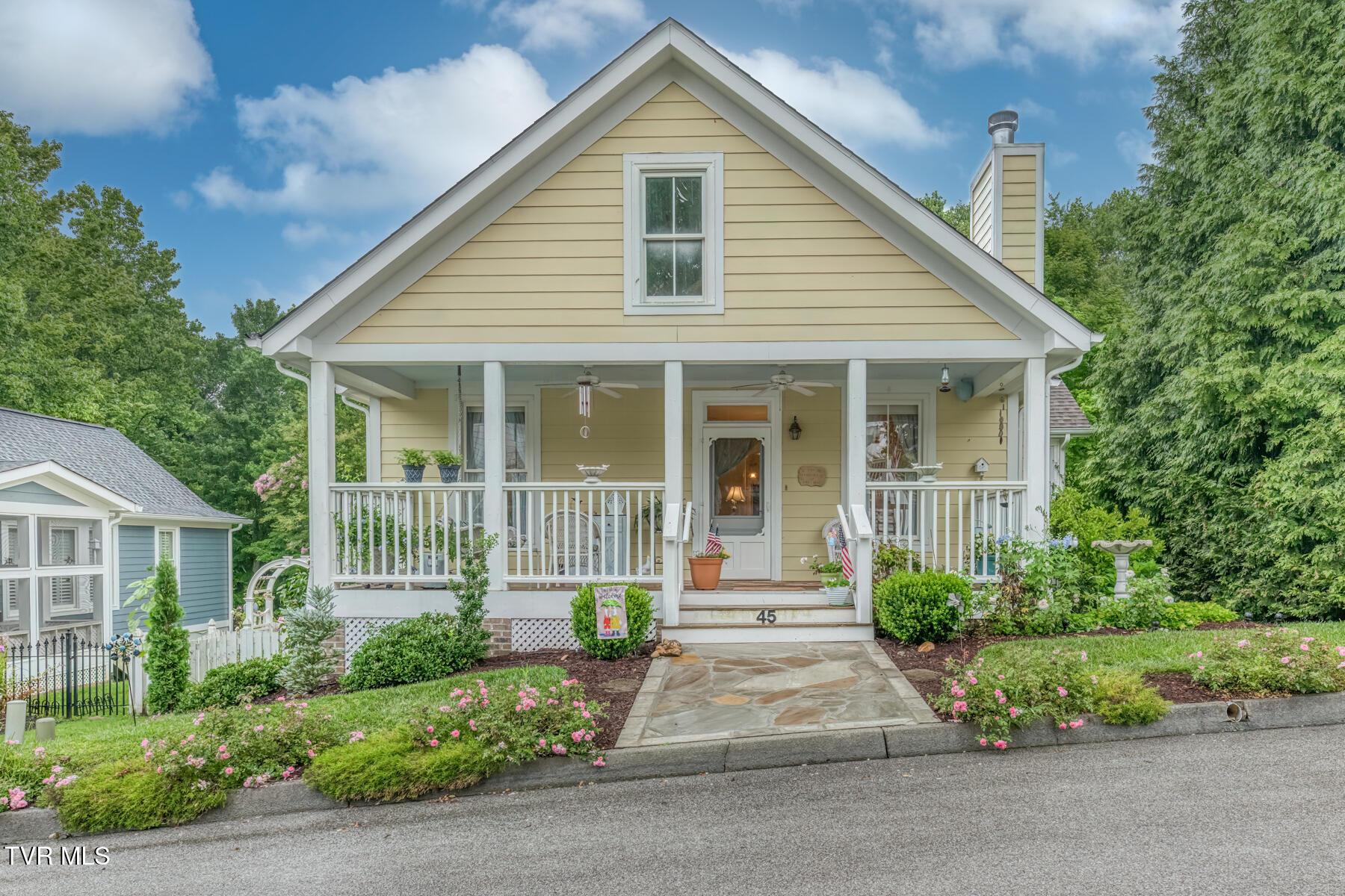 Photo of 2 bed, 3 bath, 1,798 sq ft single family residence at 45 Walton Street