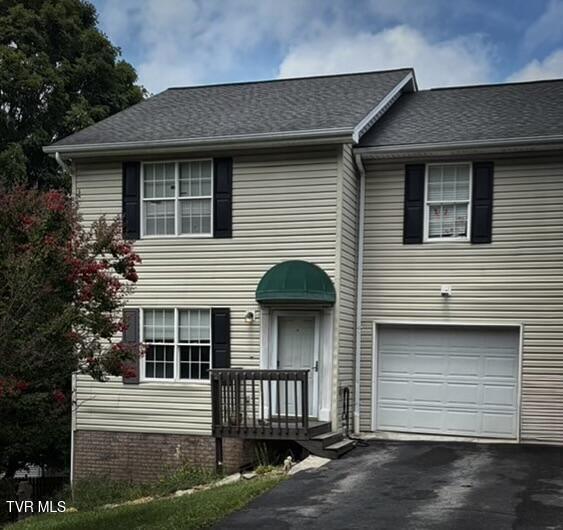 Photo of 3 bed, 3 bath, 1,632 sq ft residential lease at 122 Arrowhead Drive