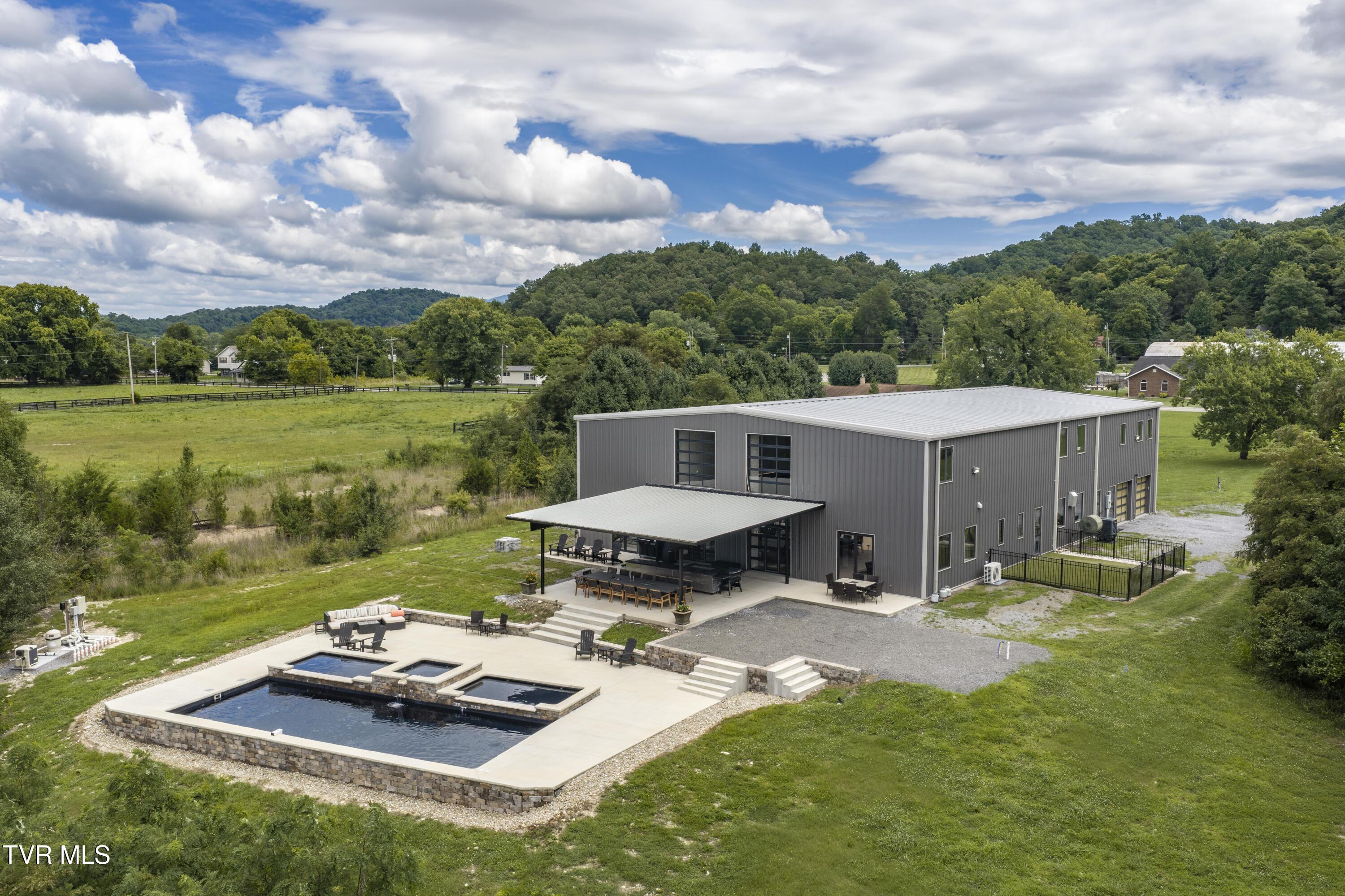 Photo of 4 bed, 5 bath, 8,300 sq ft single family residence at 809 South Austin Springs Road
