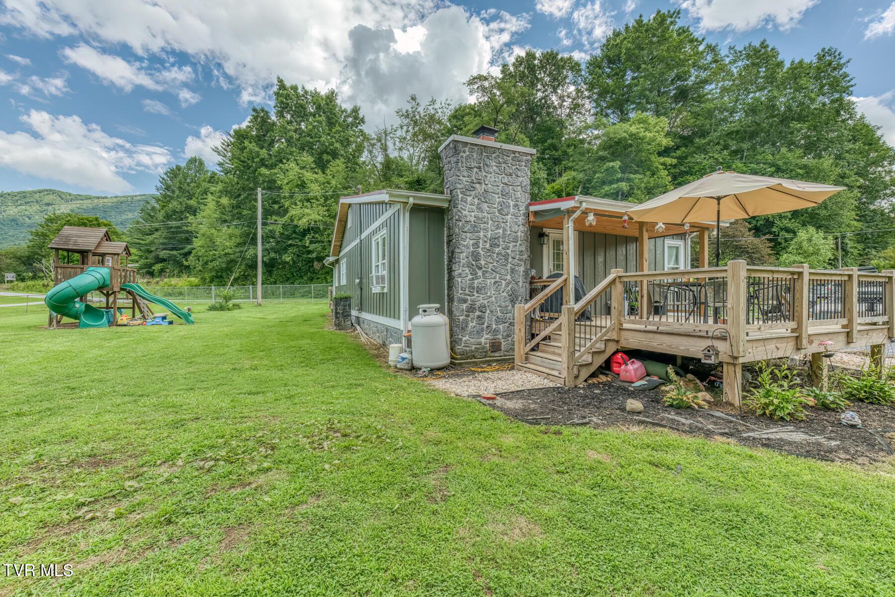 Photo of 3 bed, 2 bath, 1,200 sq ft single family residence at 112 Hogum Hollow Road