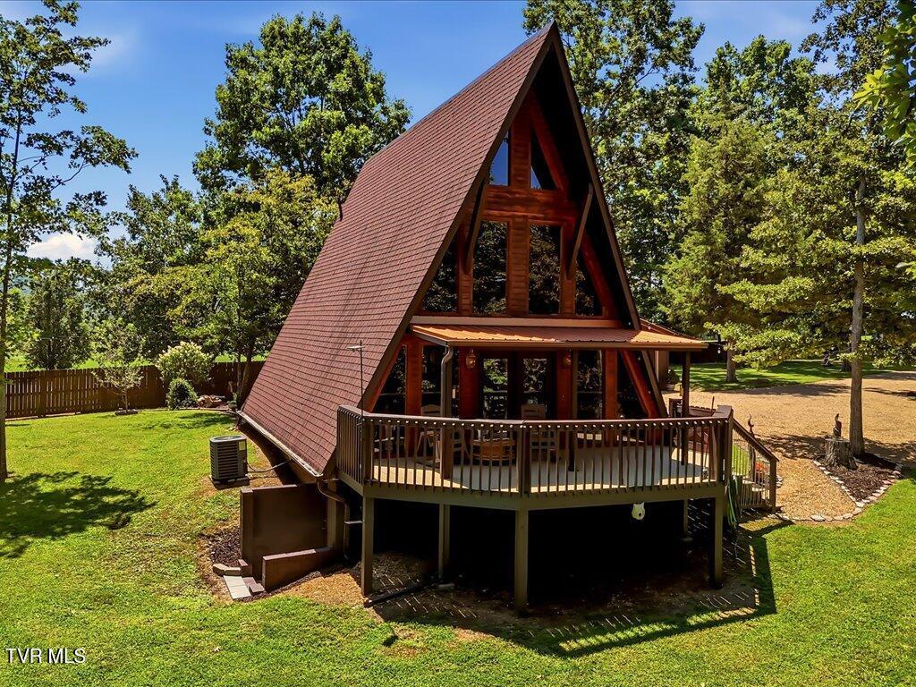Photo of 2 bed, 2 bath, 1,400 sq ft single family residence at 213 Petty Lane