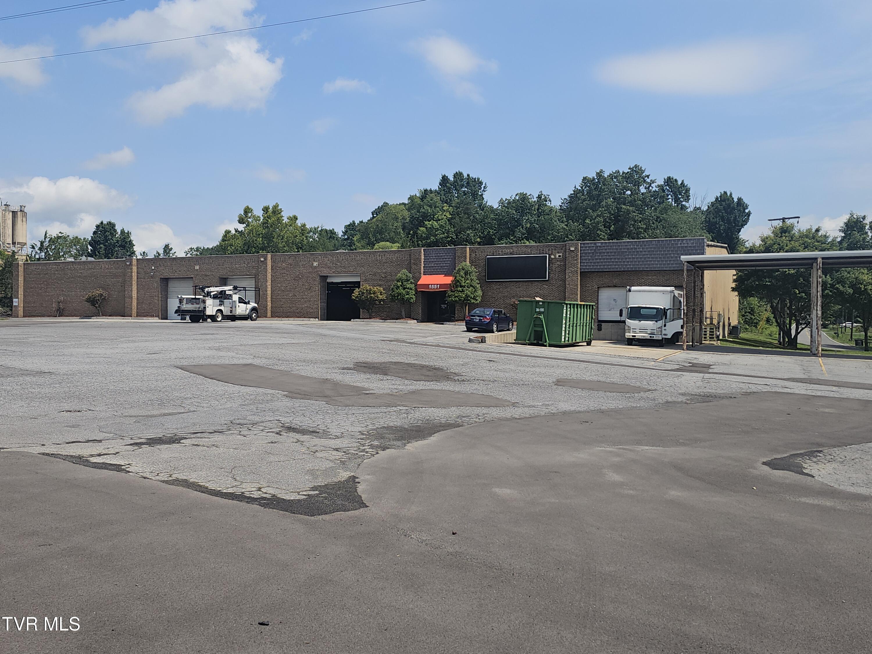 Photo of 27,655 sq ft, 2.34 ac commercial lease at 1551 South Wilcox Drive