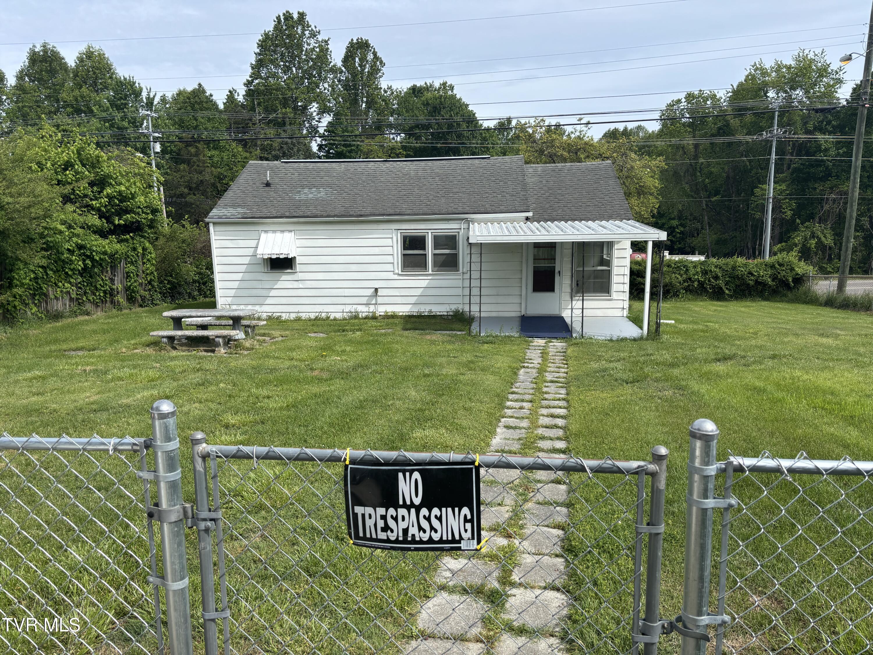 Photo of 2 bed, 1 bath residential lease at 137 Kinley Drive