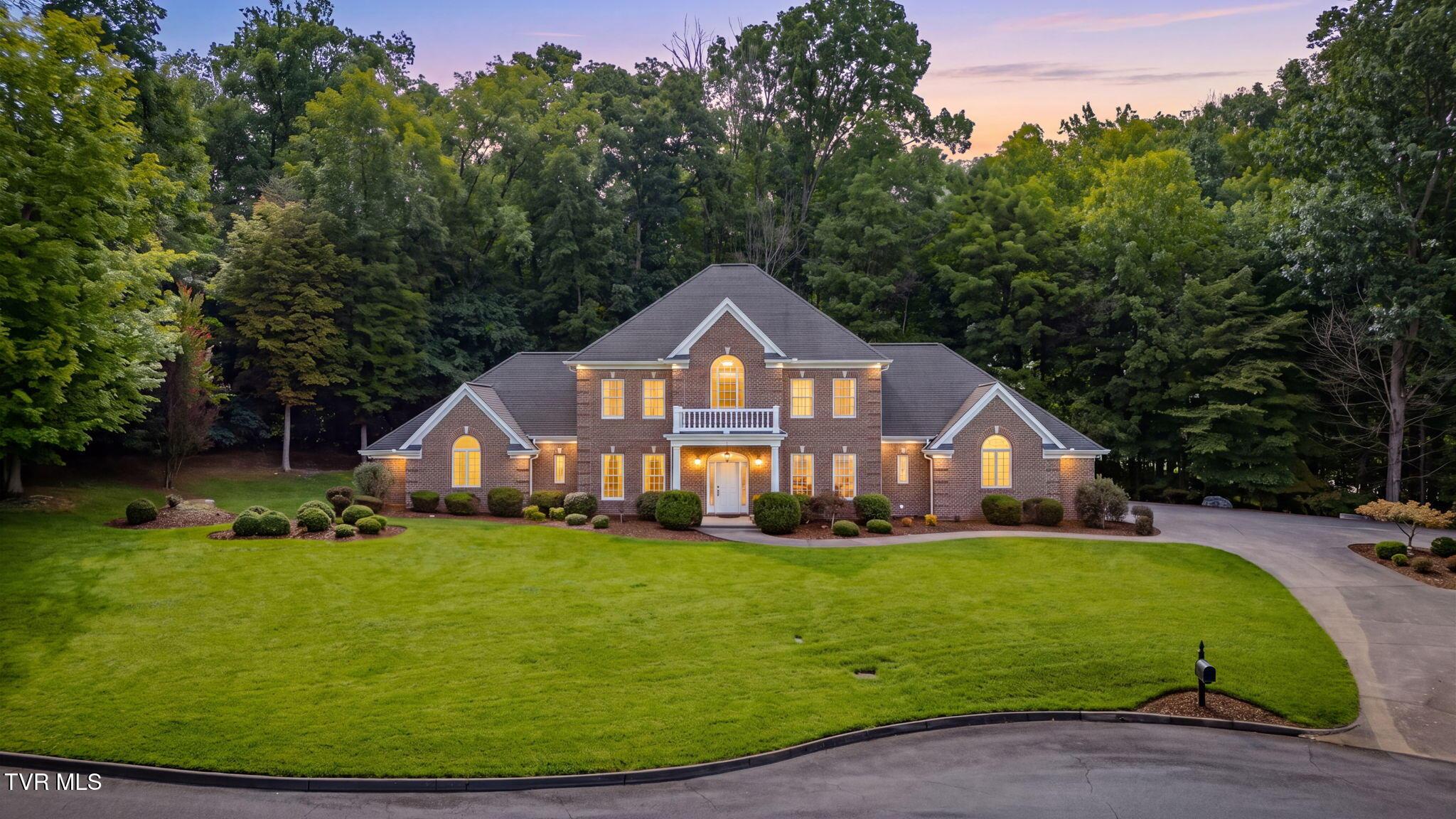 Photo of 4 bed, 6 bath, 4,706 sq ft single family residence at 4909 Quincy Court