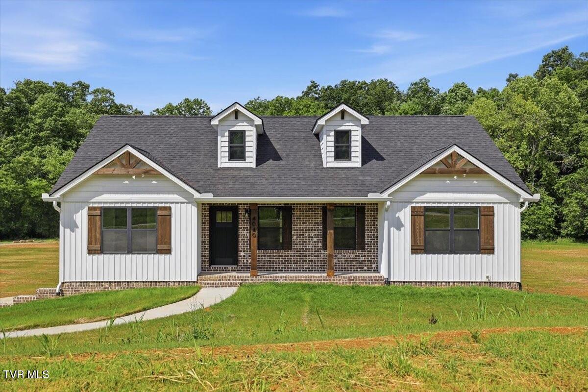Photo of 3 bed, 2 bath, 1,456 sq ft single family residence at 4040 Chucky River Road