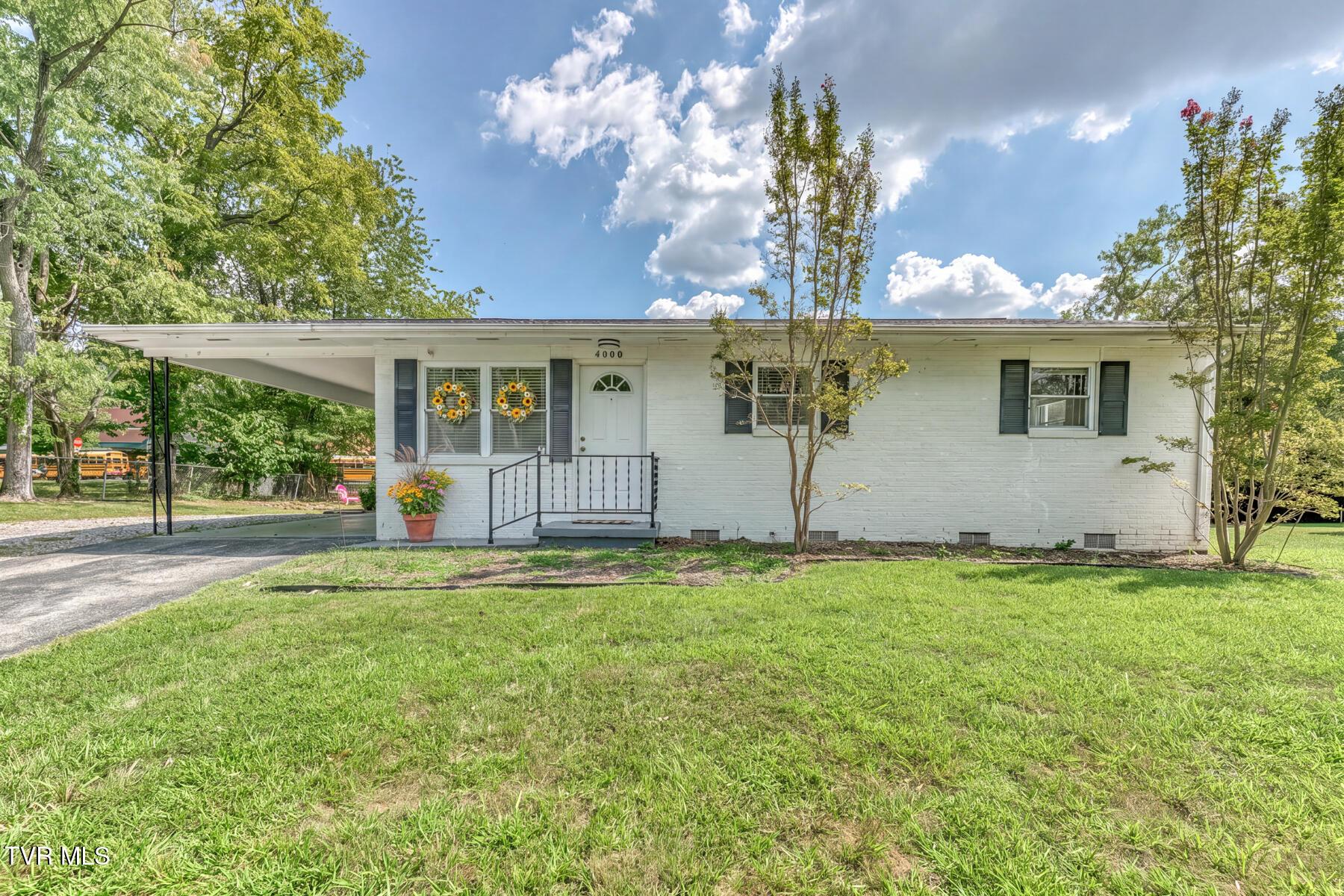 Photo of 3 bed, 2 bath, 1,147 sq ft residential lease at 4000 Prescott Drive