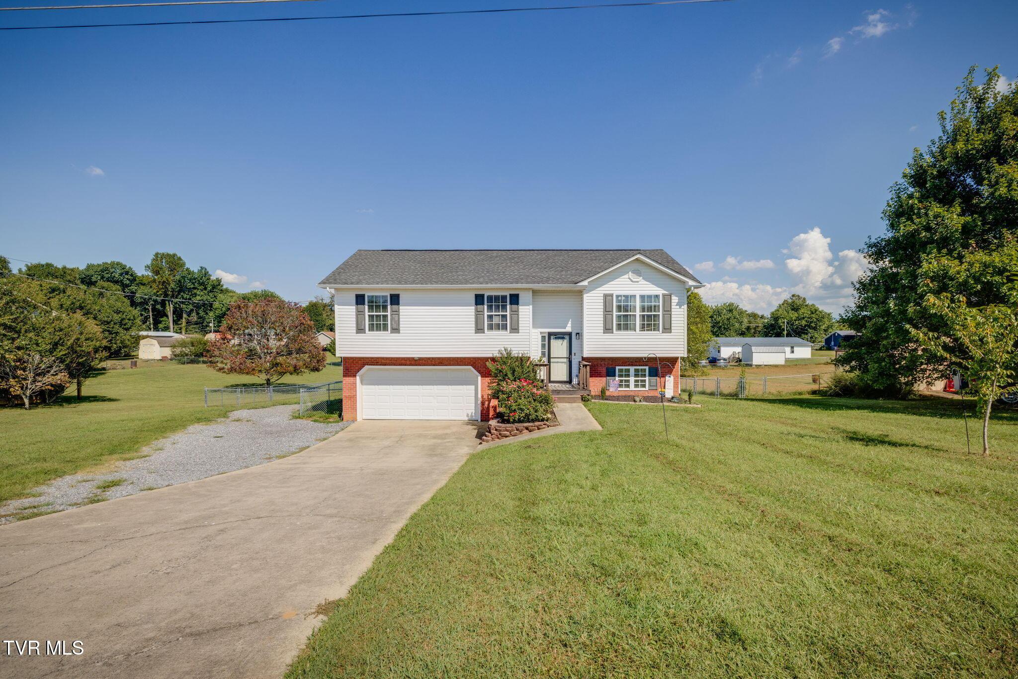 Photo of 3 bed, 2 bath, 1,586 sq ft single family residence at 132 Bobwhite Court