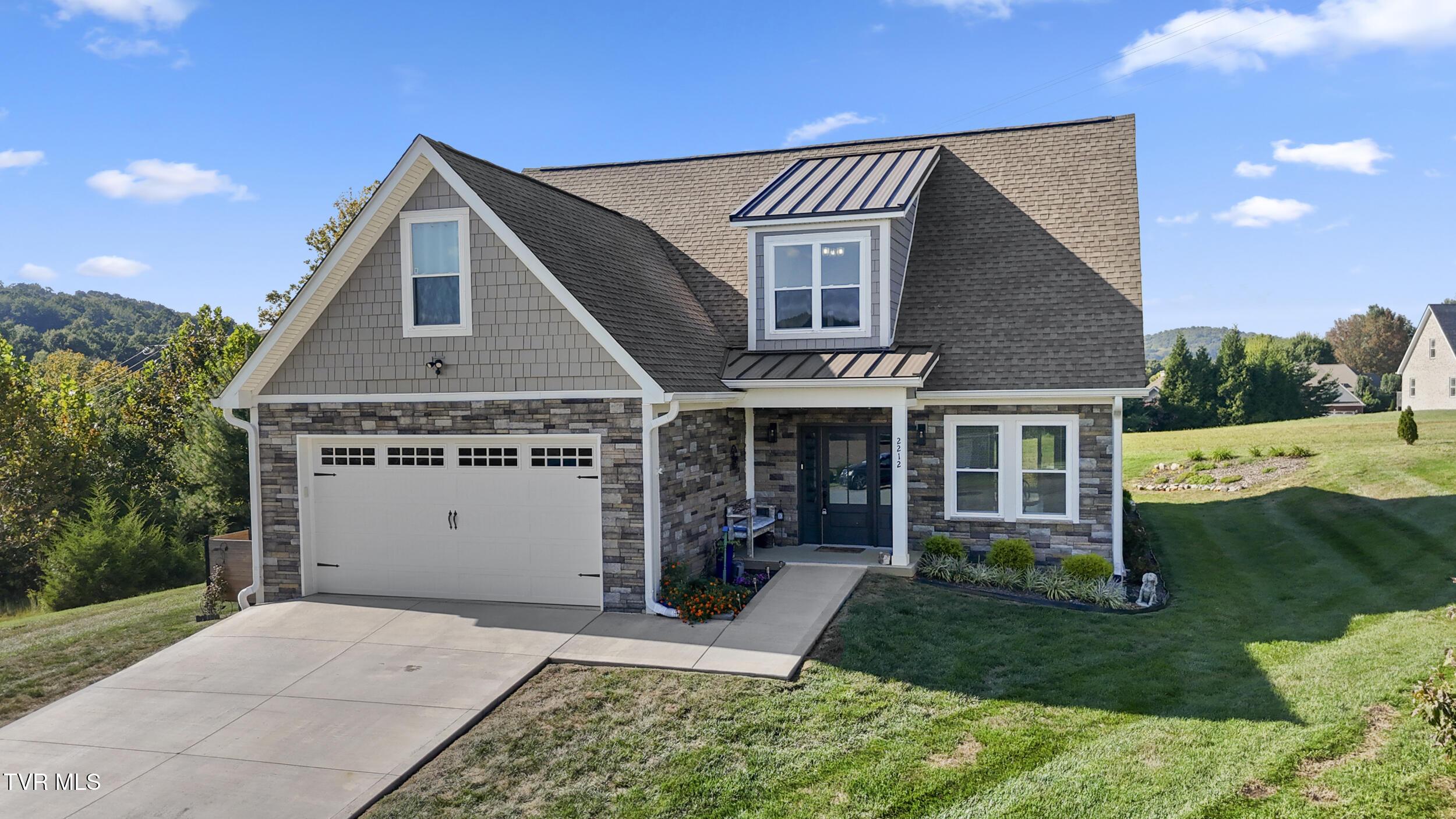 Photo of 3 bed, 3 bath, 2,688 sq ft single family residence at 2212 Cristopher Court