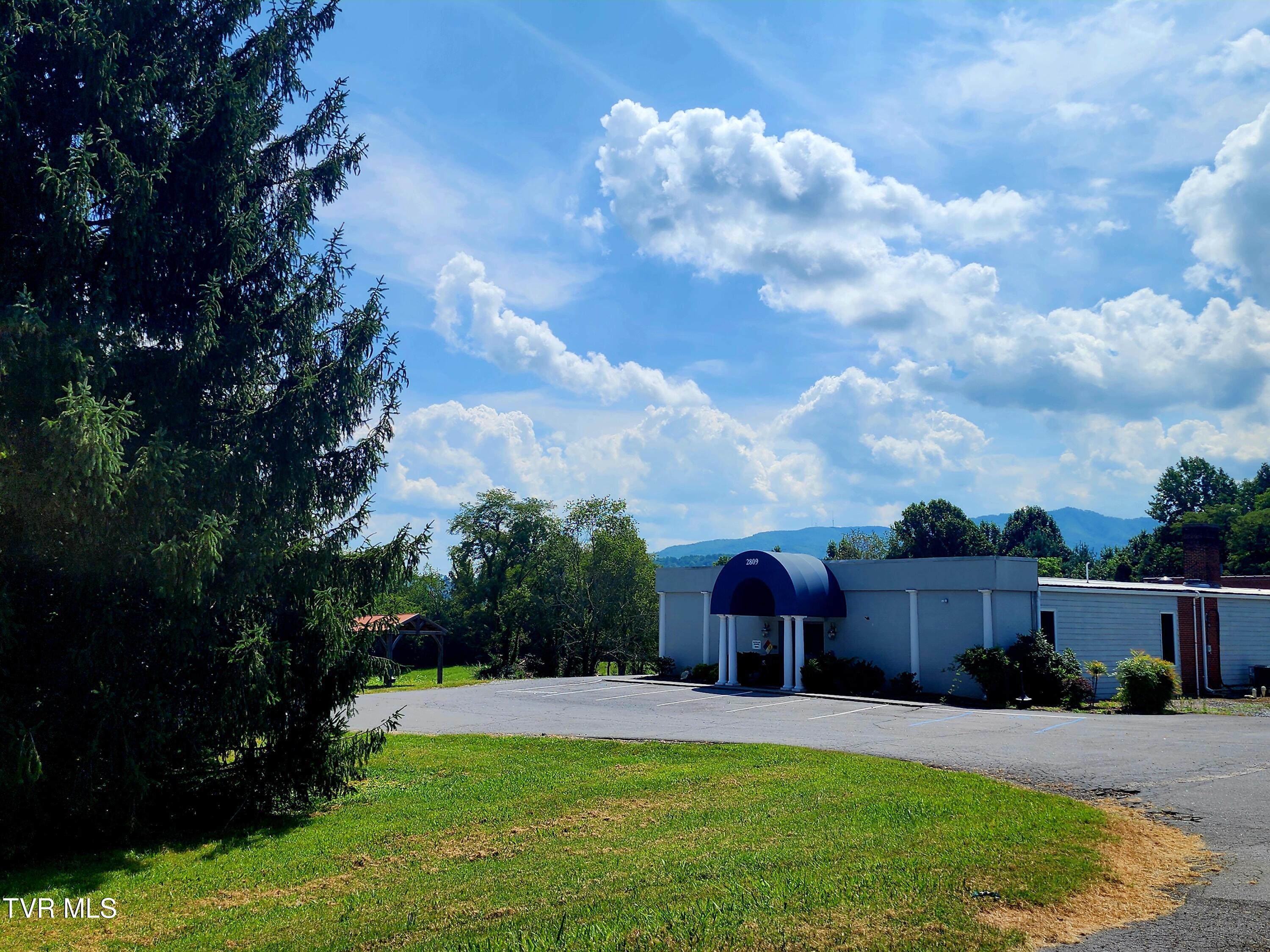 Photo of 12,850 sq ft, 7.20 ac commercial lease at 2809 West Walnut Street