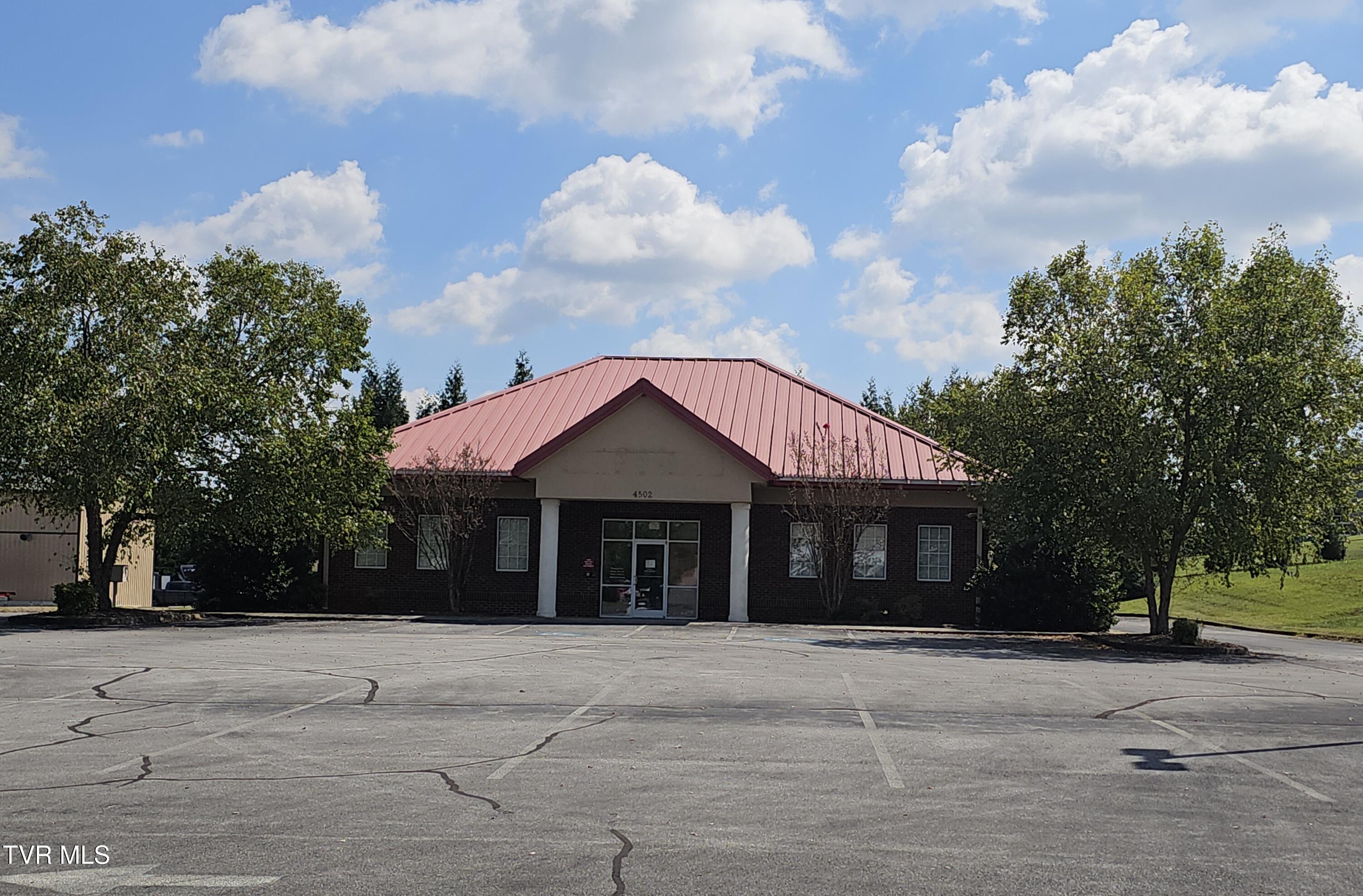 Photo of 3,600 sq ft, 1.38 ac commercial lease at 4502 Bristol Highway