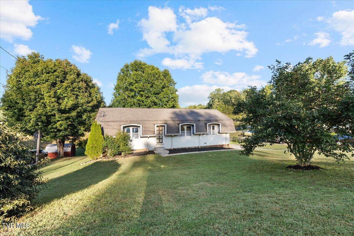Photo of 3 bed, 3 bath, 2,000 sq ft single family residence at 1208 Bair Vette Avenue