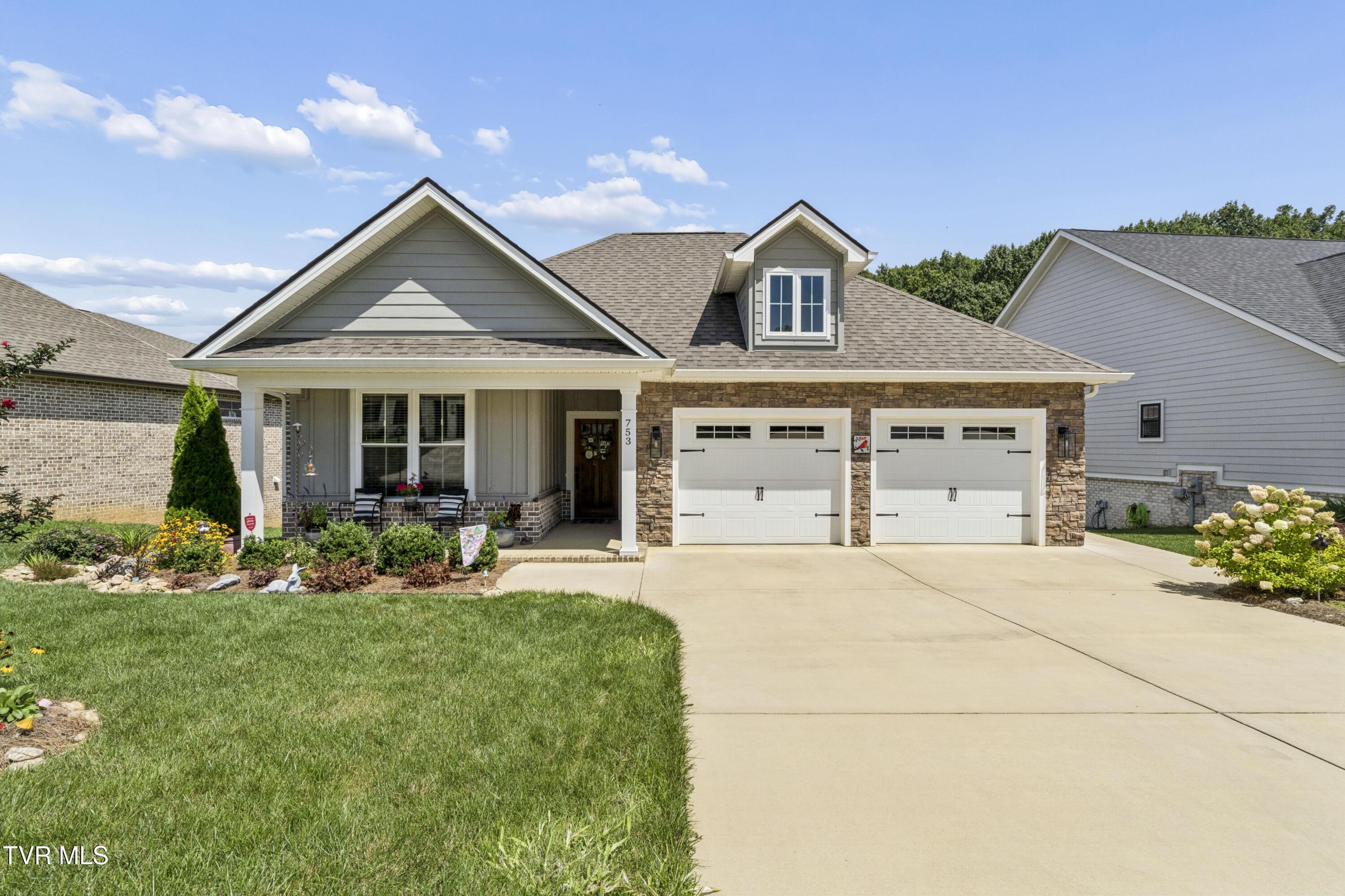 Photo of 3 bed, 2 bath, 1,863 sq ft residential lease at 753 Gardenia Drive