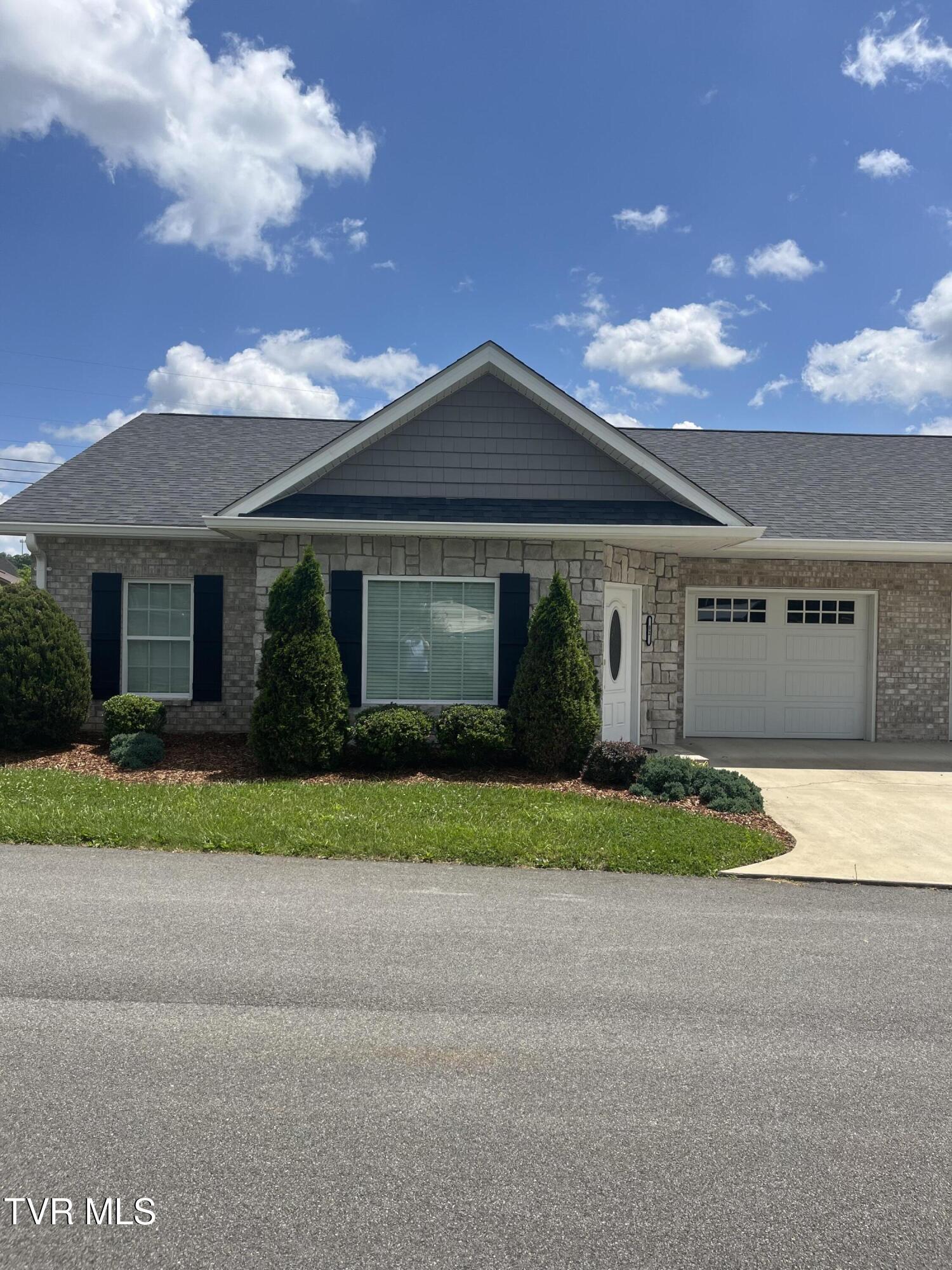 Photo of 2 bed, 3 bath, 1,401 sq ft residential lease at 1900 Knob Creek Road #82
