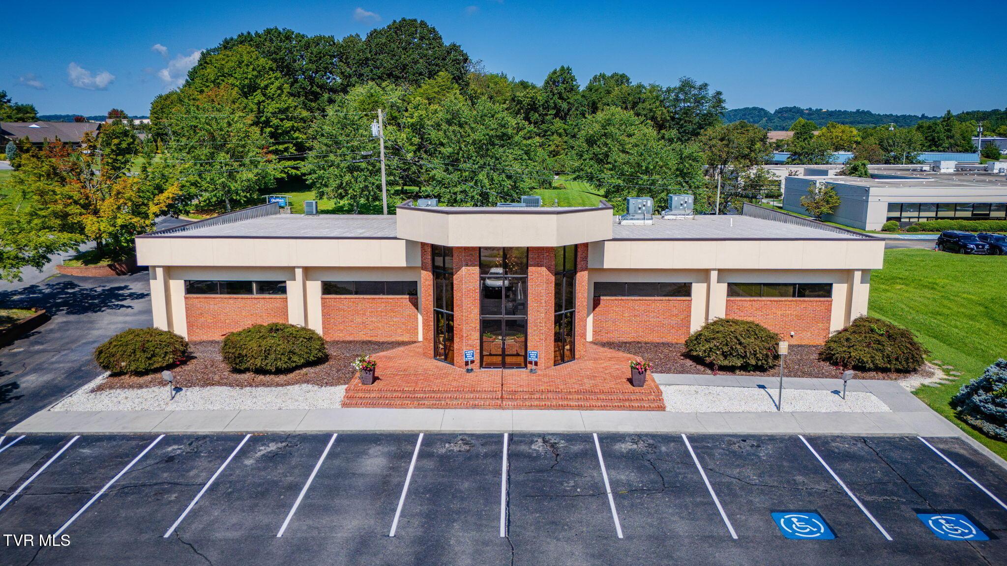 Photo of 2,400 sq ft, 0.9 ac commercial lease at 411 Princeton Road