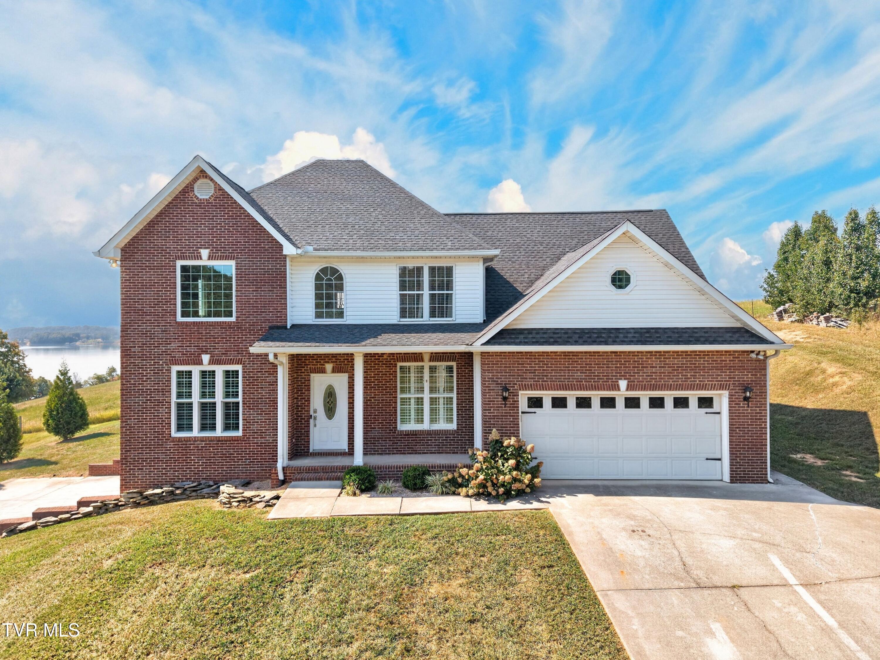 Photo of 4 bed, 4 bath, 3,436 sq ft single family residence at 3026 Waters Edge Drive
