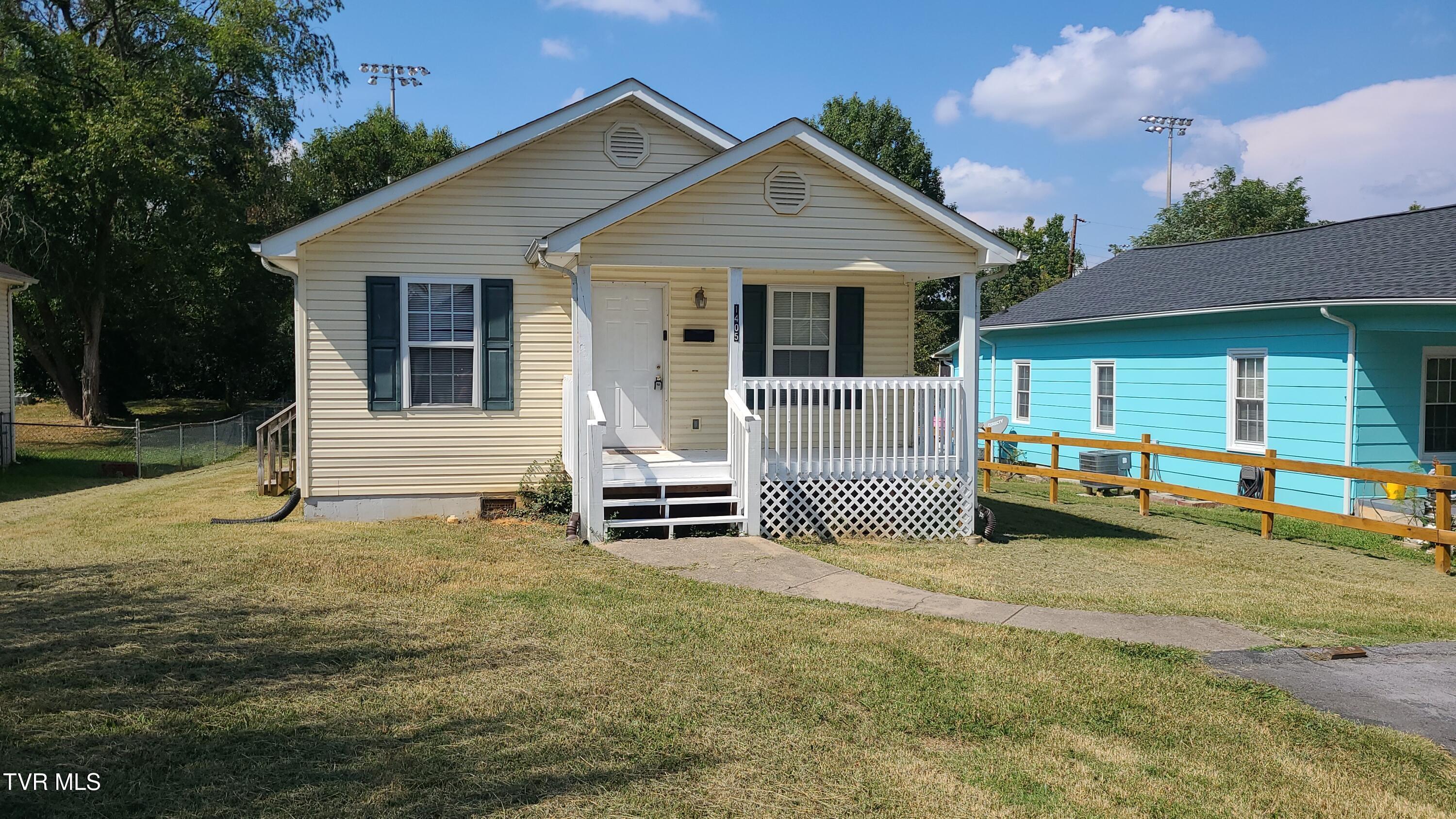 Photo of 3 bed, 2 bath, 1,050 sq ft residential lease at 1405 East Chilhowie Avenue