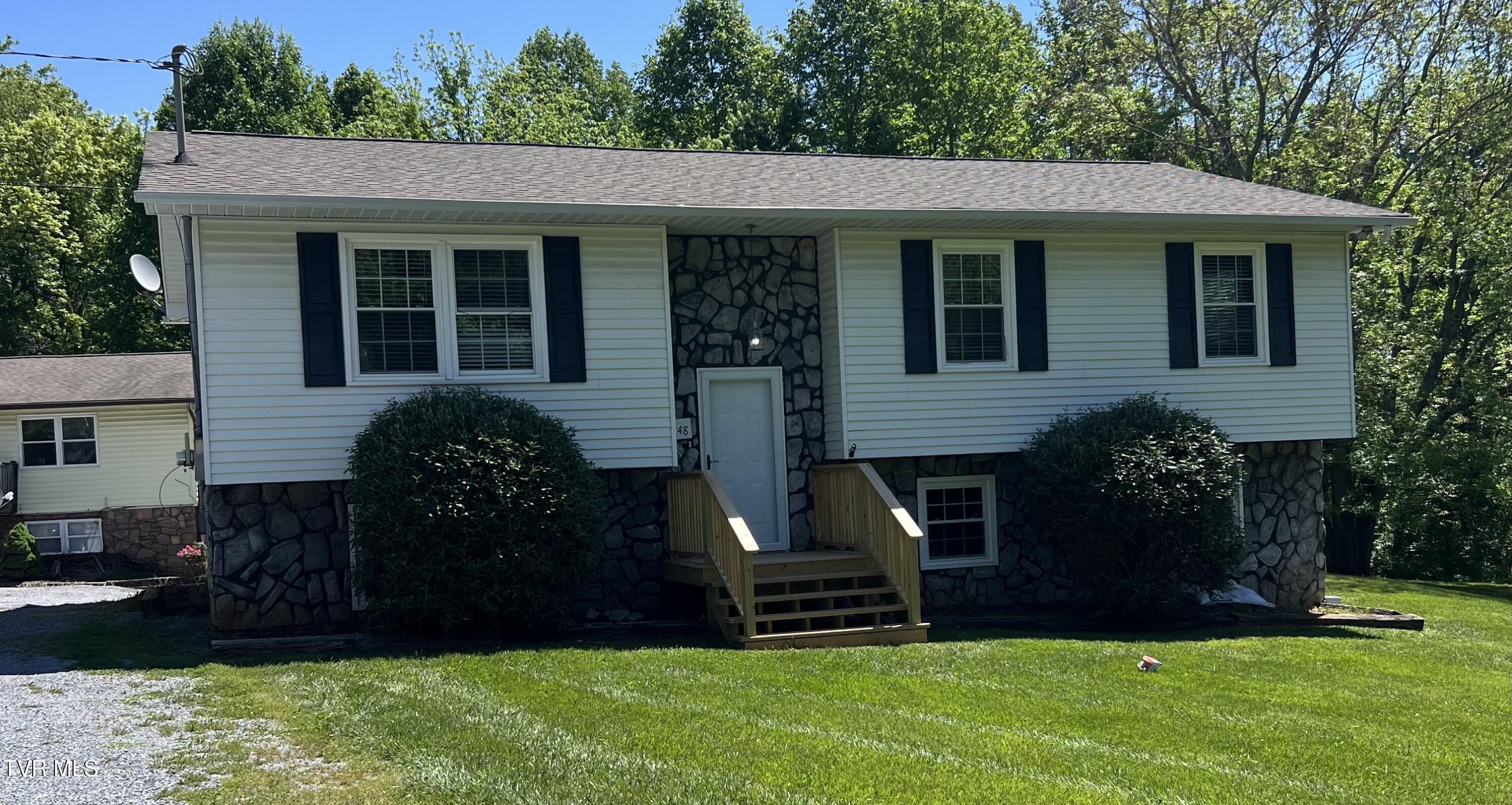 Photo of 3 bed, 3 bath, 2,140 sq ft residential lease at 148 Green Pond Road