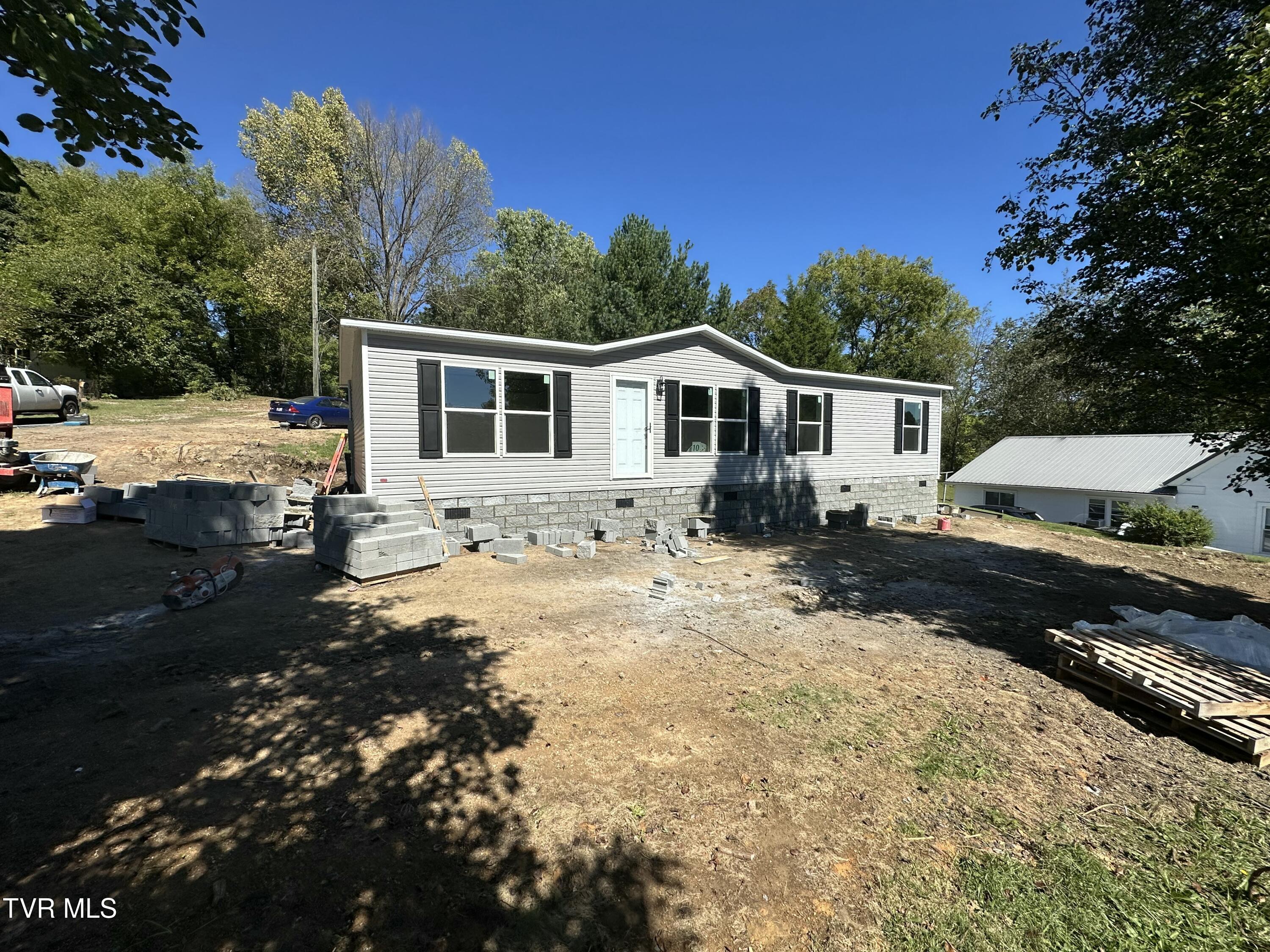 Photo of 3 bed, 2 bath, 1,369 sq ft single family residence at 146 County Hill