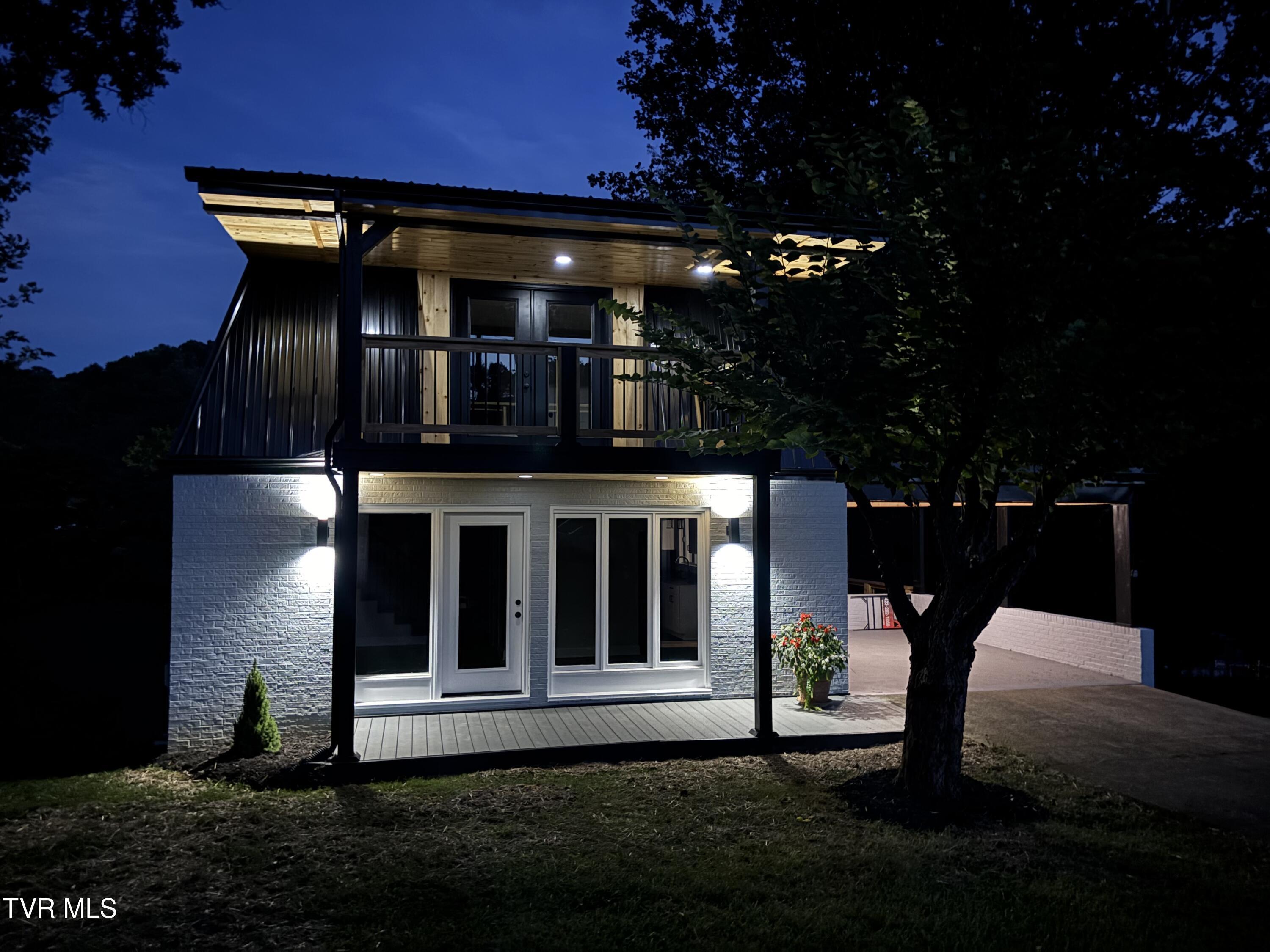 Photo of 4 bed, 4 bath, 2,598 sq ft single family residence at 420 Greenbrook Circle