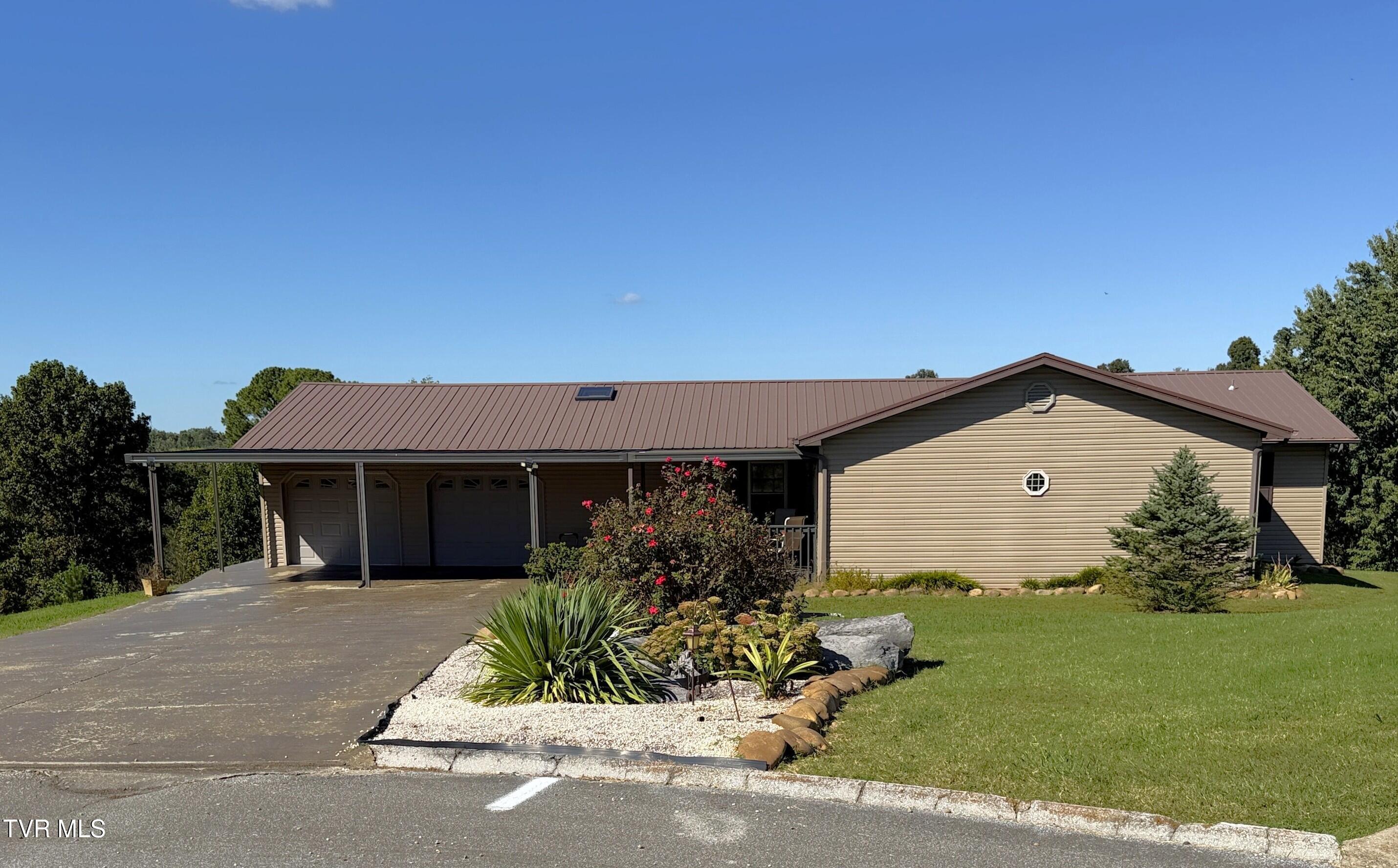 Photo of 3 bed, 2 bath, 3,456 sq ft single family residence at 130 Earlington Drive