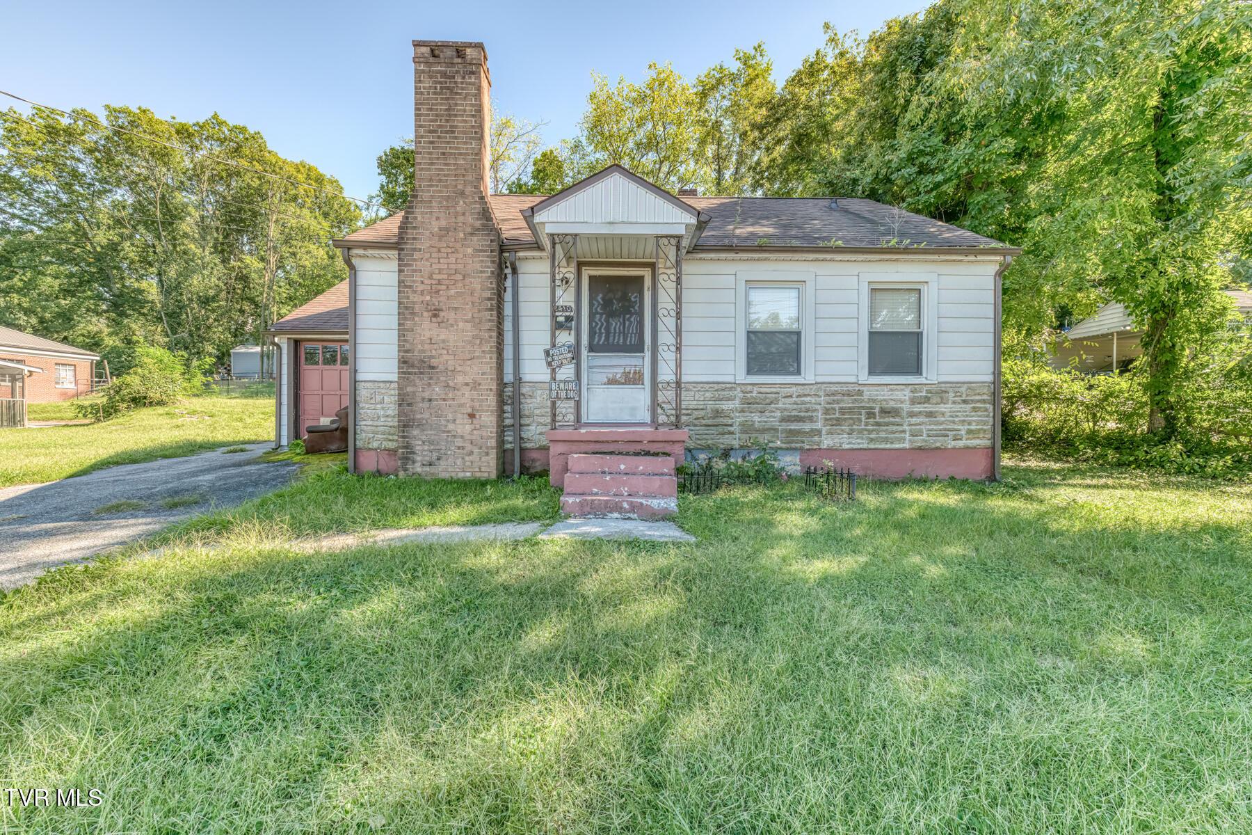 Photo of 3 bed, 1 bath, 1,130 sq ft single family residence at 2410 Broad Street