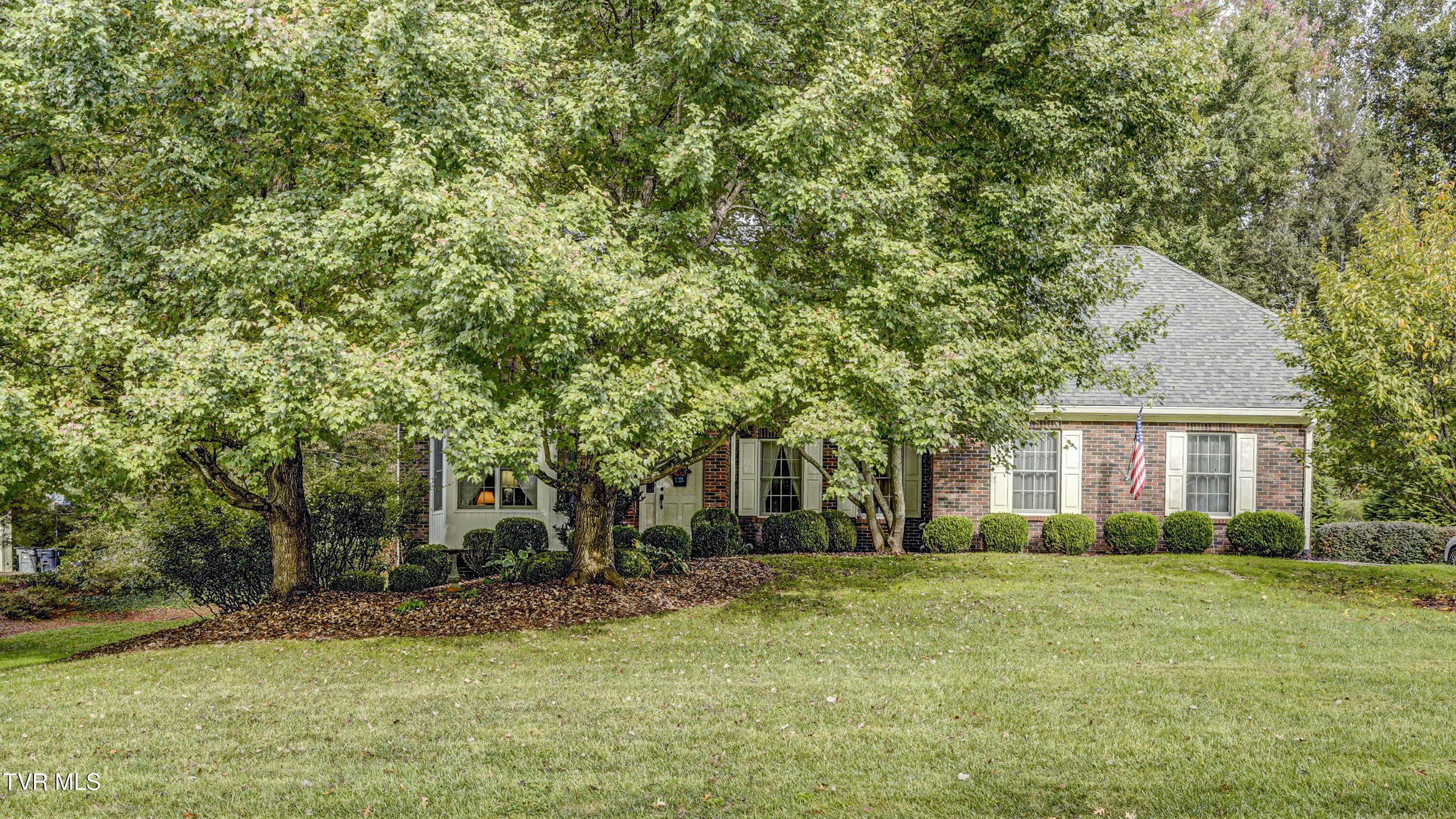 Photo of 4 bed, 4 bath, 4,281 sq ft single family residence at 333 Roscommon Drive