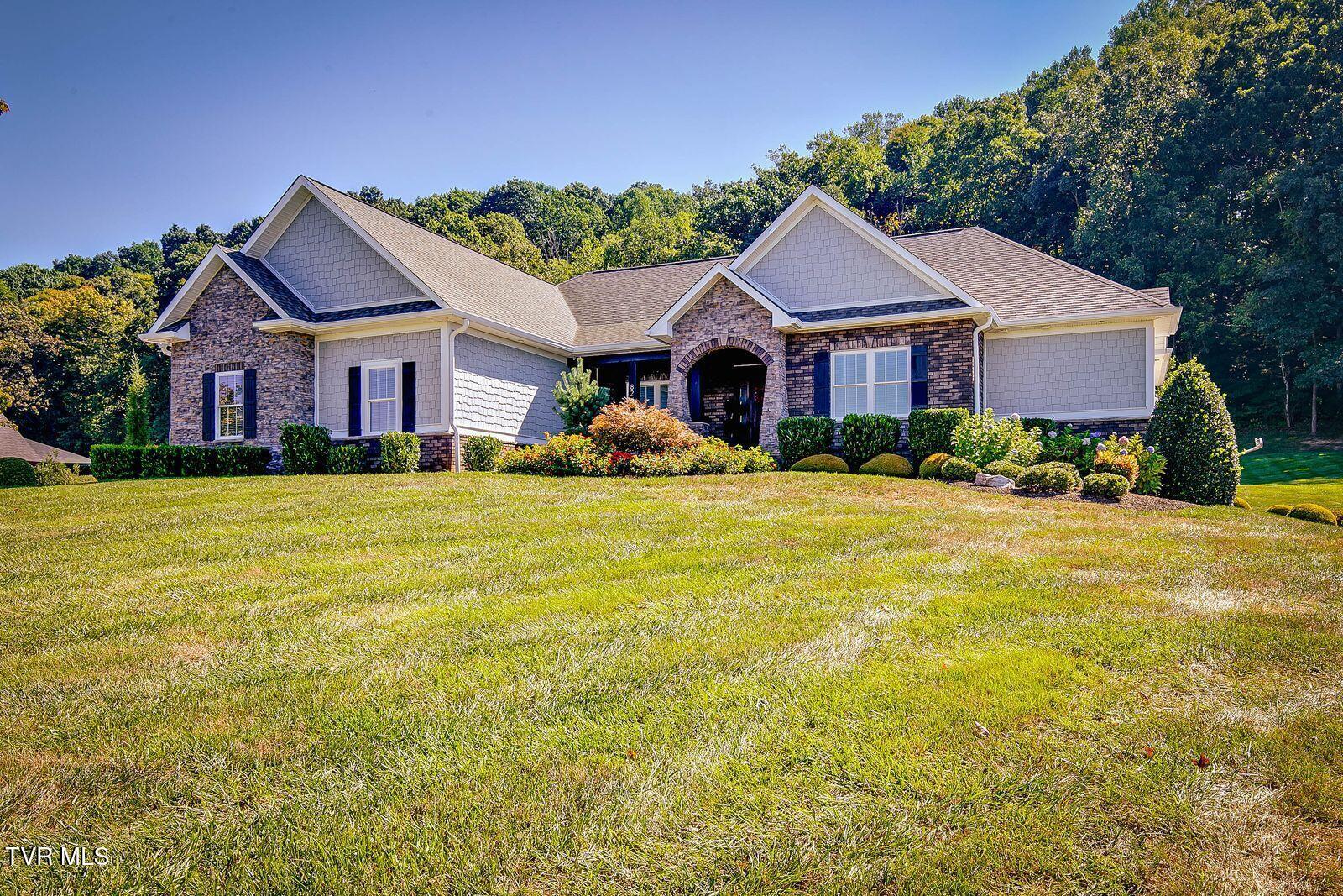 Photo of 4 bed, 5 bath, 4,000 sq ft single family residence at 82 Trotter Lane