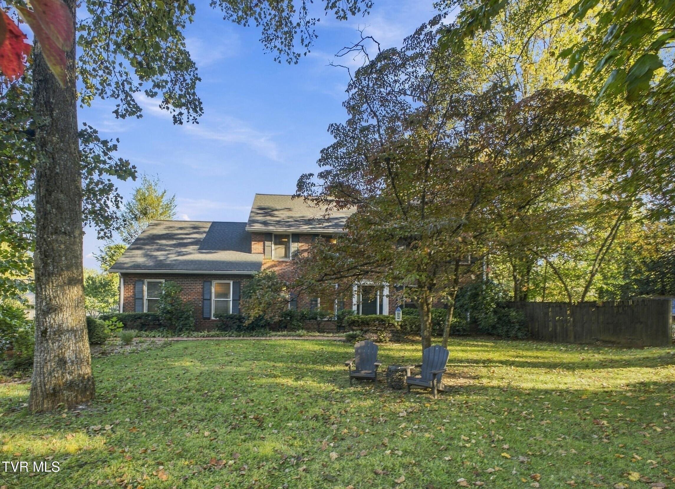 Photo of 4 bed, 3 bath, 3,734 sq ft single family residence at 3400 Sugartree Court