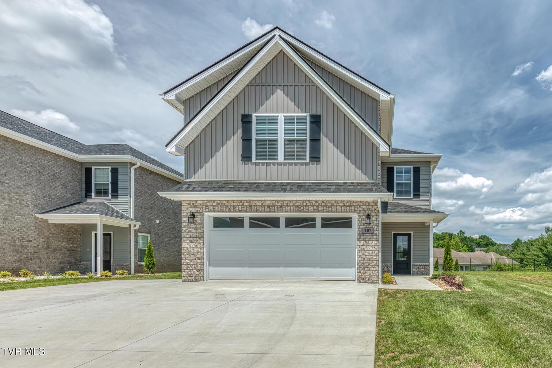 Photo of 4 bed, 3 bath, 1,817 sq ft residential lease at 209 University Parkway #110