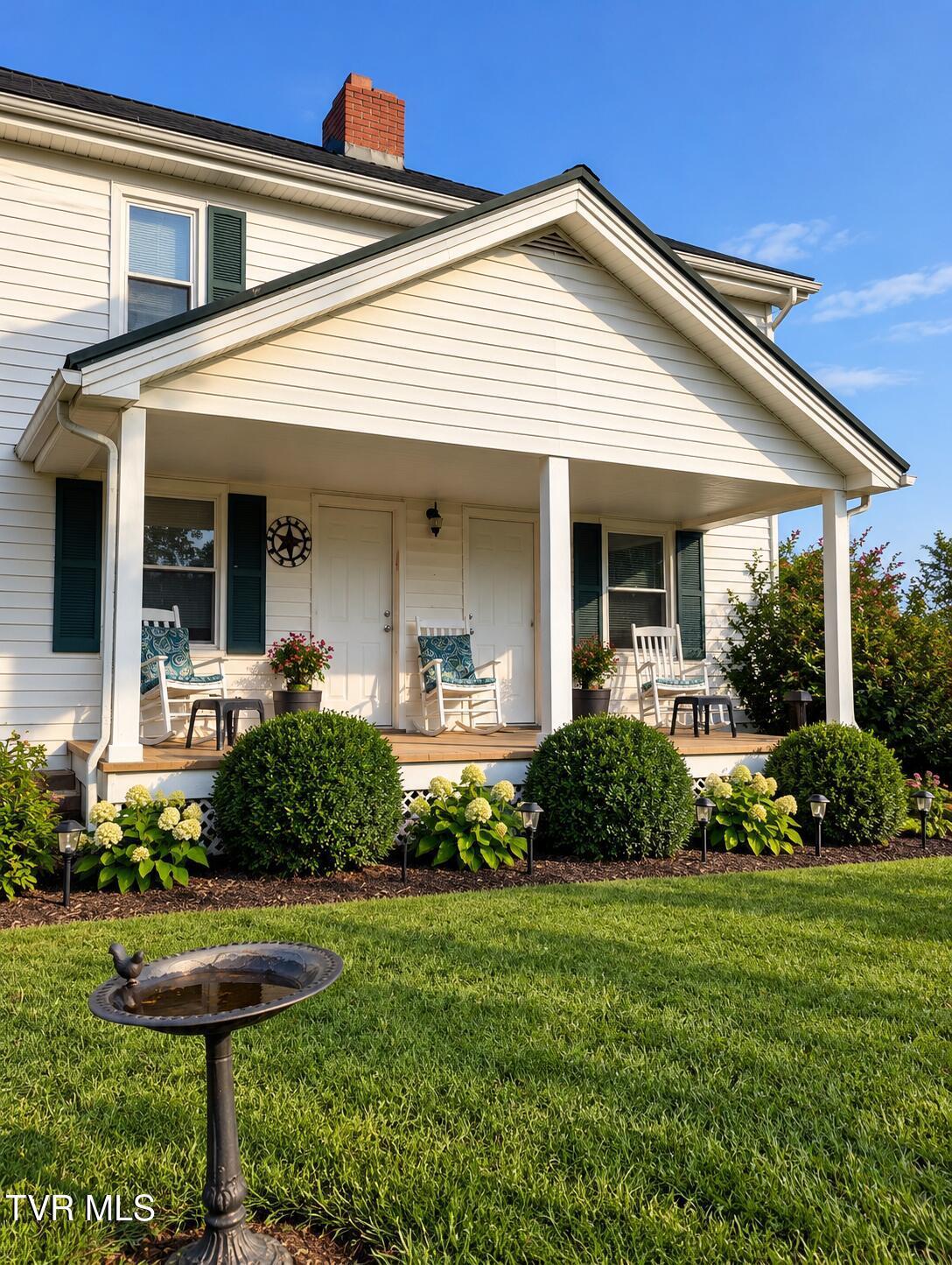 Photo of 3 bed, 2 bath, 2,000 sq ft residential lease at 10540 107 Cutoff